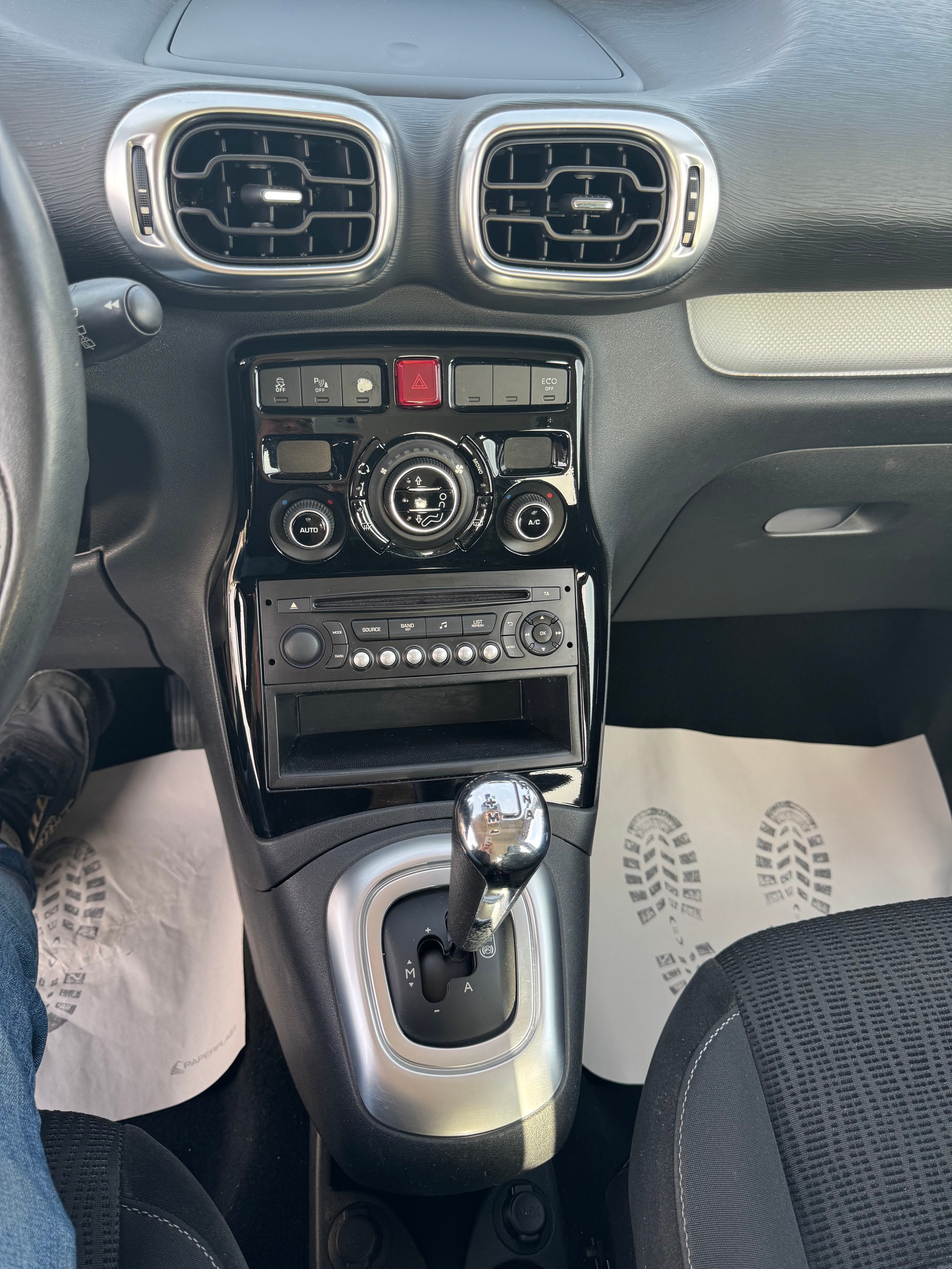 CITROEN C3 Picasso 1.6 HDi Exclusive EGS6-image-9