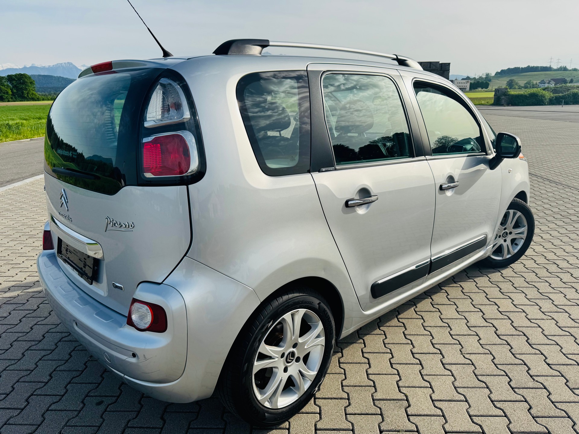 CITROEN C3 Picasso 1.6 HDi Exclusive EGS6-image-2