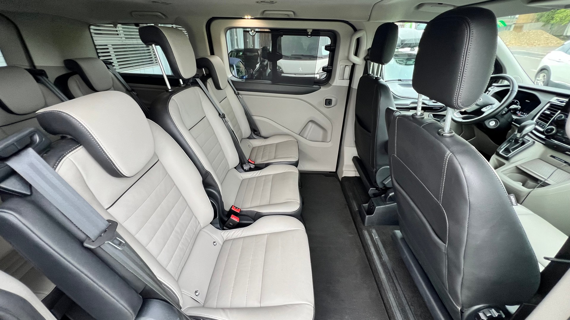 FORD Tourneo Custom 320 L1H1 Titanium A-image-6