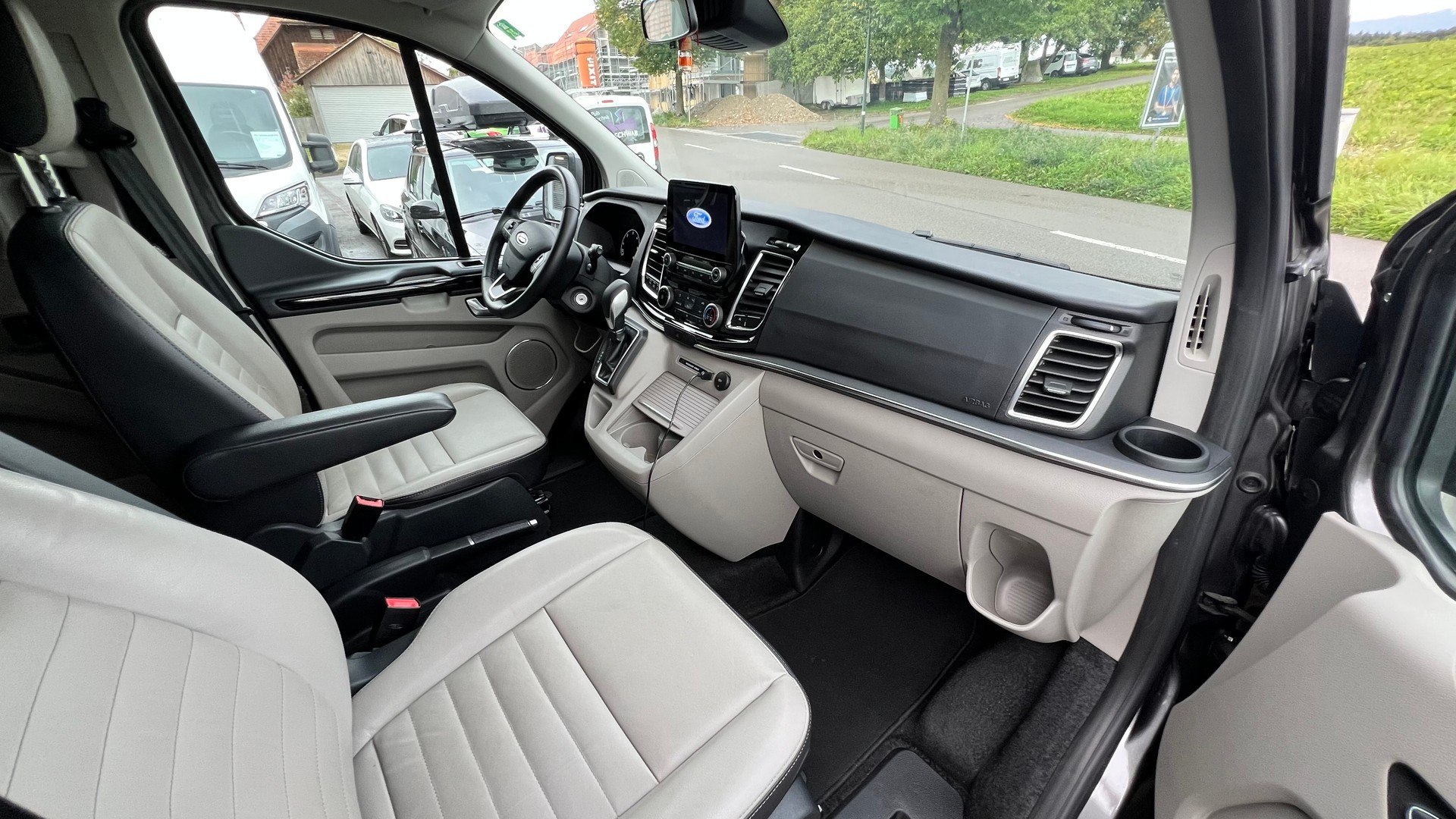FORD Tourneo Custom 320 L1H1 Titanium A-image-5