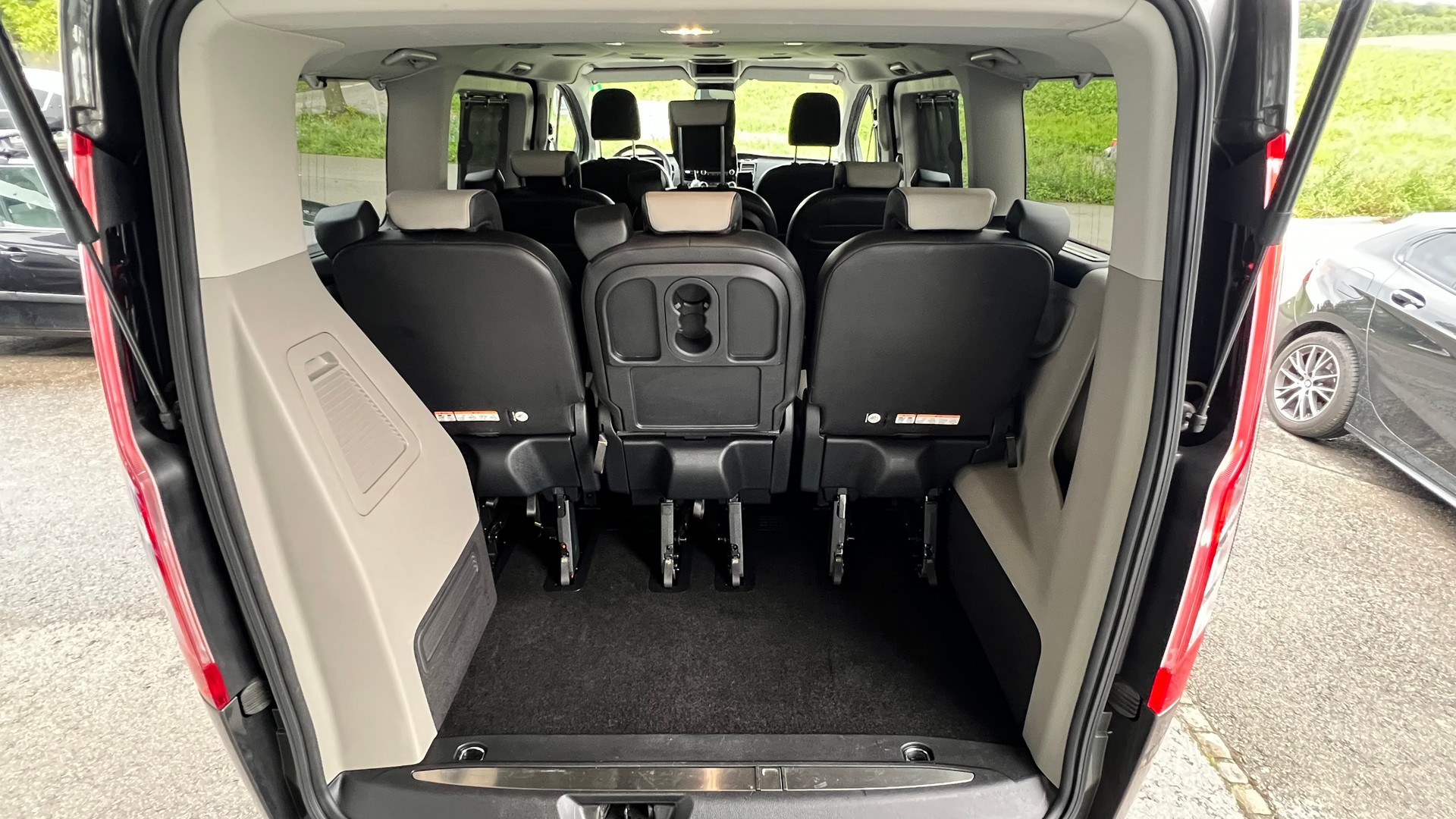 FORD Tourneo Custom 320 L1H1 Titanium A-image-9