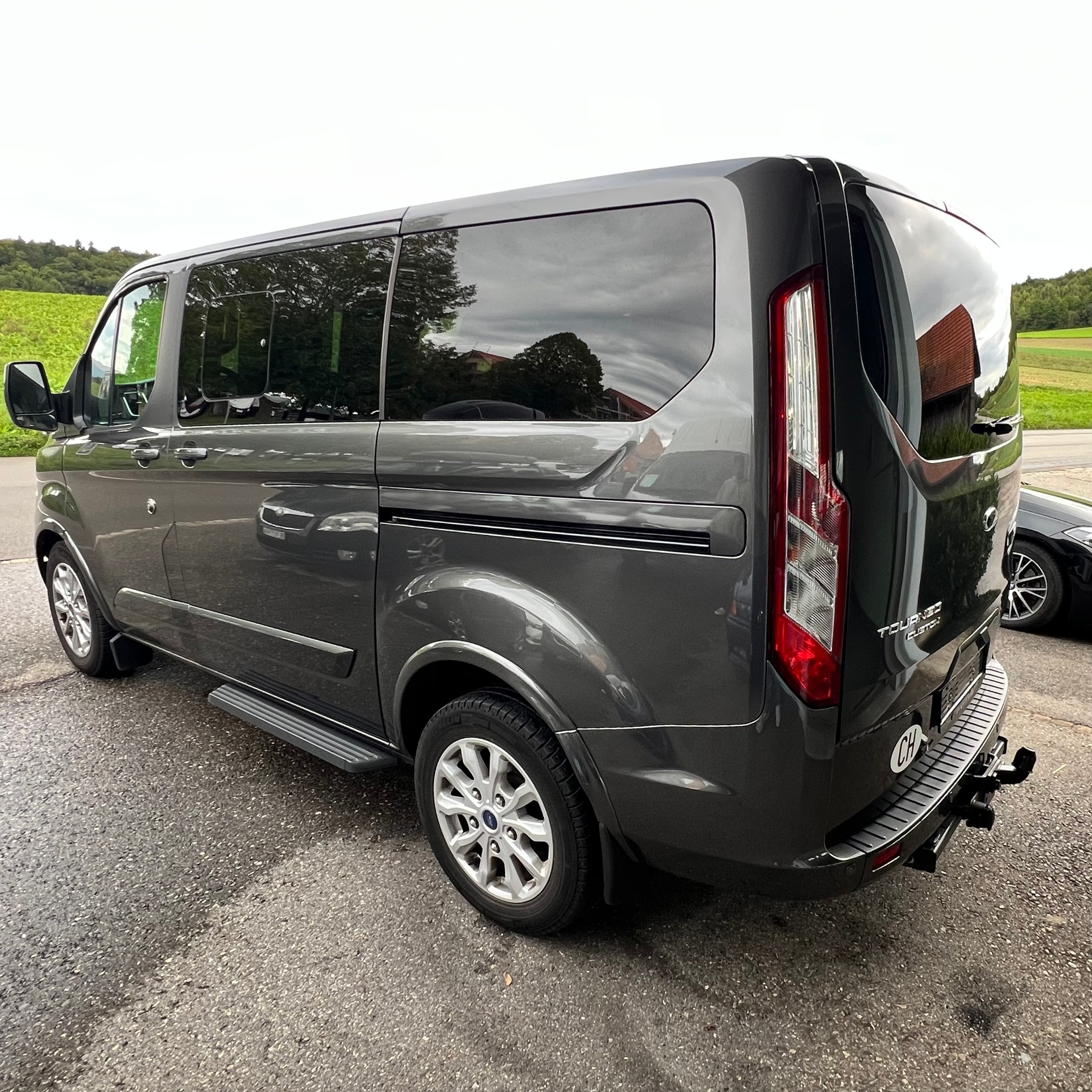 FORD Tourneo Custom 320 L1H1 Titanium A-image-2