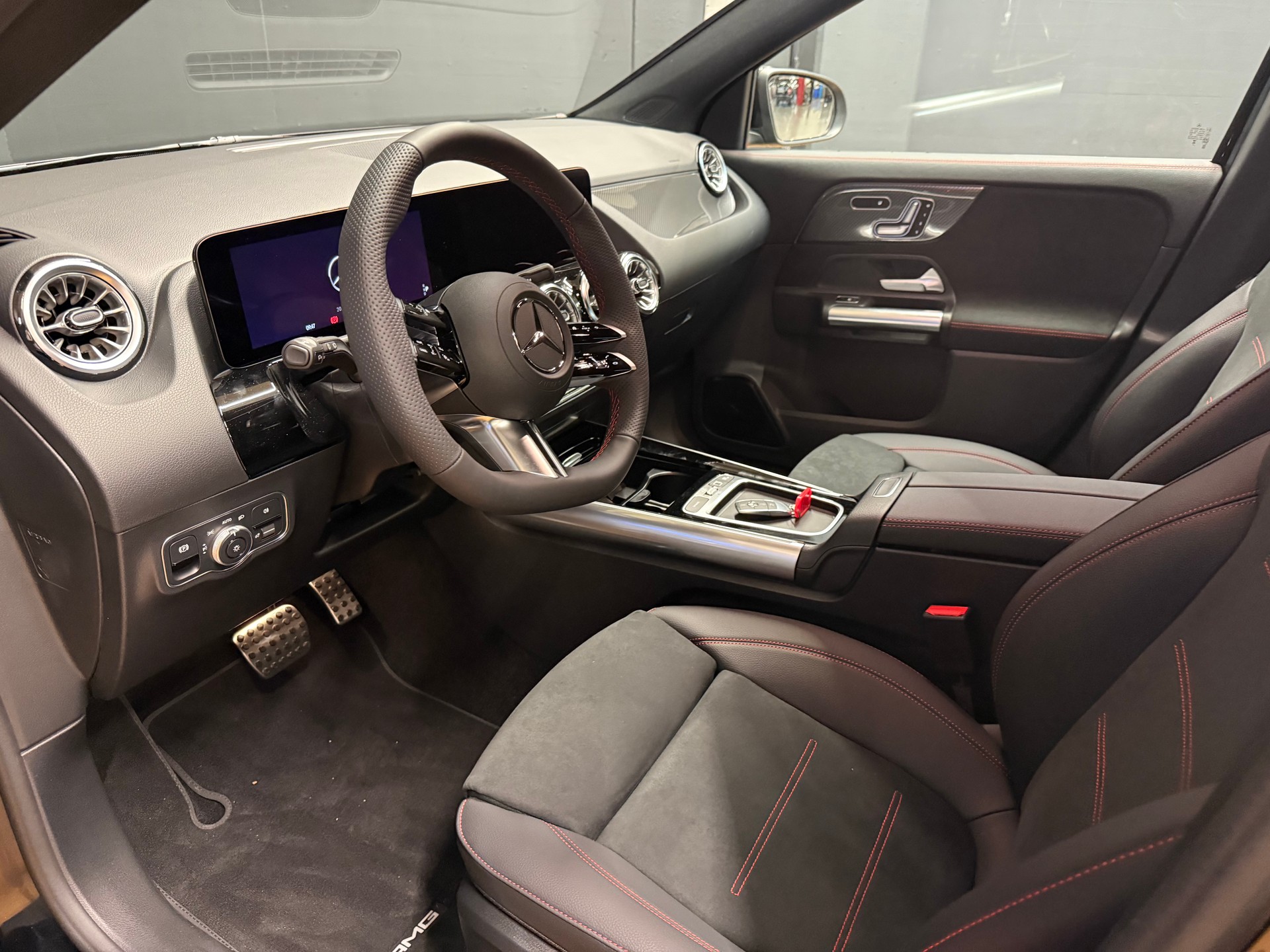 MERCEDES-BENZ GLA 200 - AMG / DISTRONIC / 360 Grad Kamera / AHK / Sitzmemory-image-15