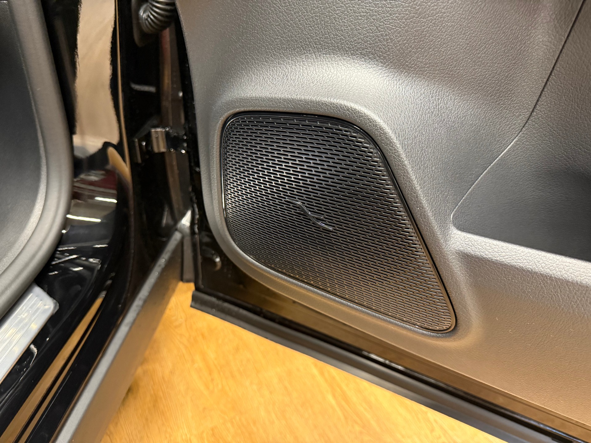 MERCEDES-BENZ GLA 200 - AMG / DISTRONIC / 360 Grad Kamera / AHK / Sitzmemory-image-13