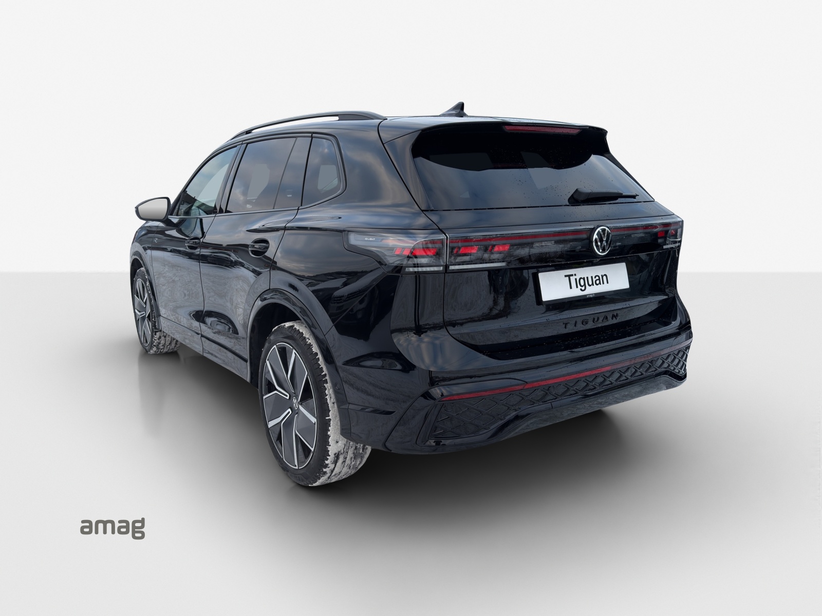 VW Tiguan 2.0 TSI DSG R-Line 4Motion-image-2