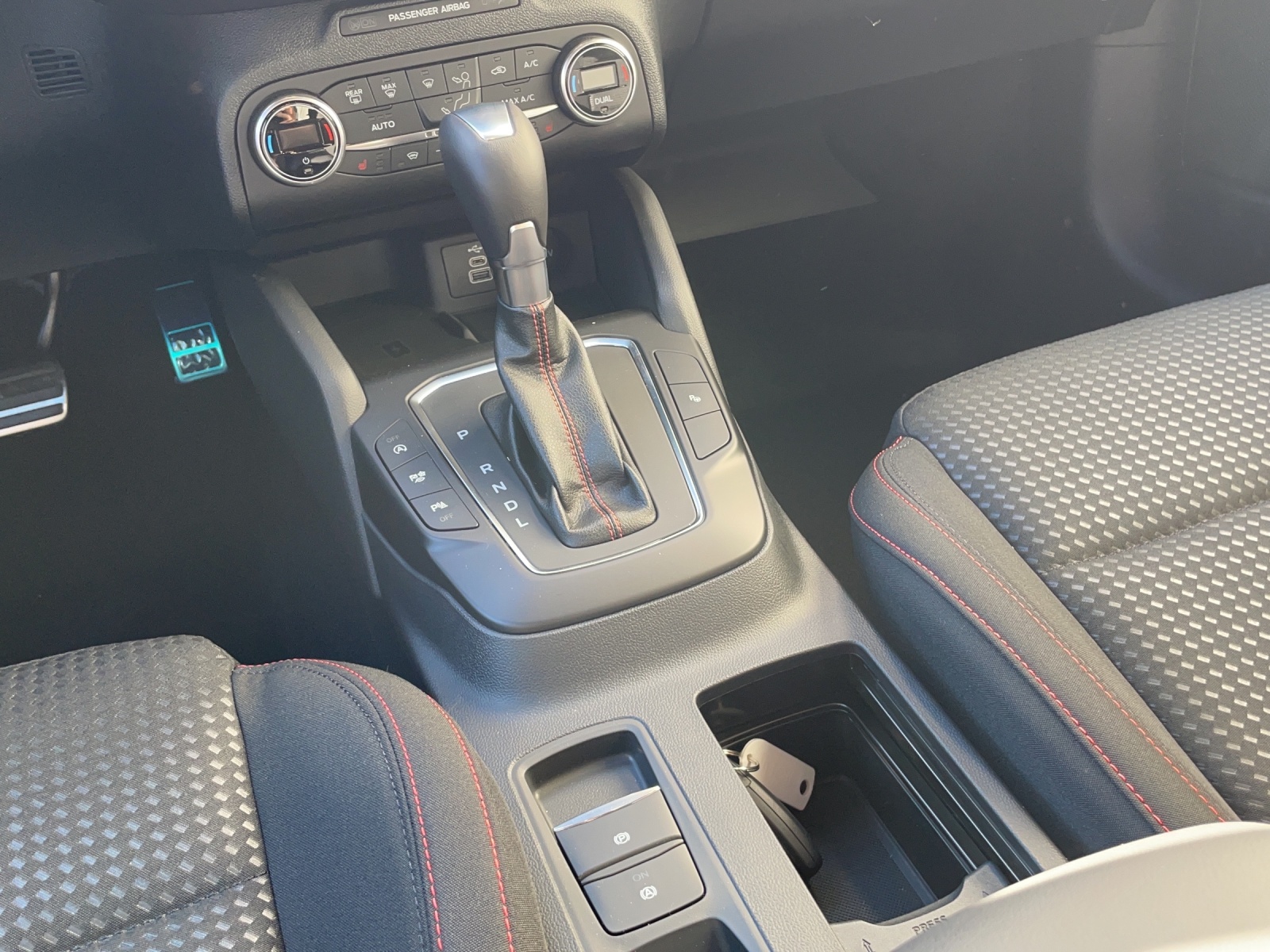 FORD Focus 1.0i EcoB Hybrid 155 ST-Line Style-image-5