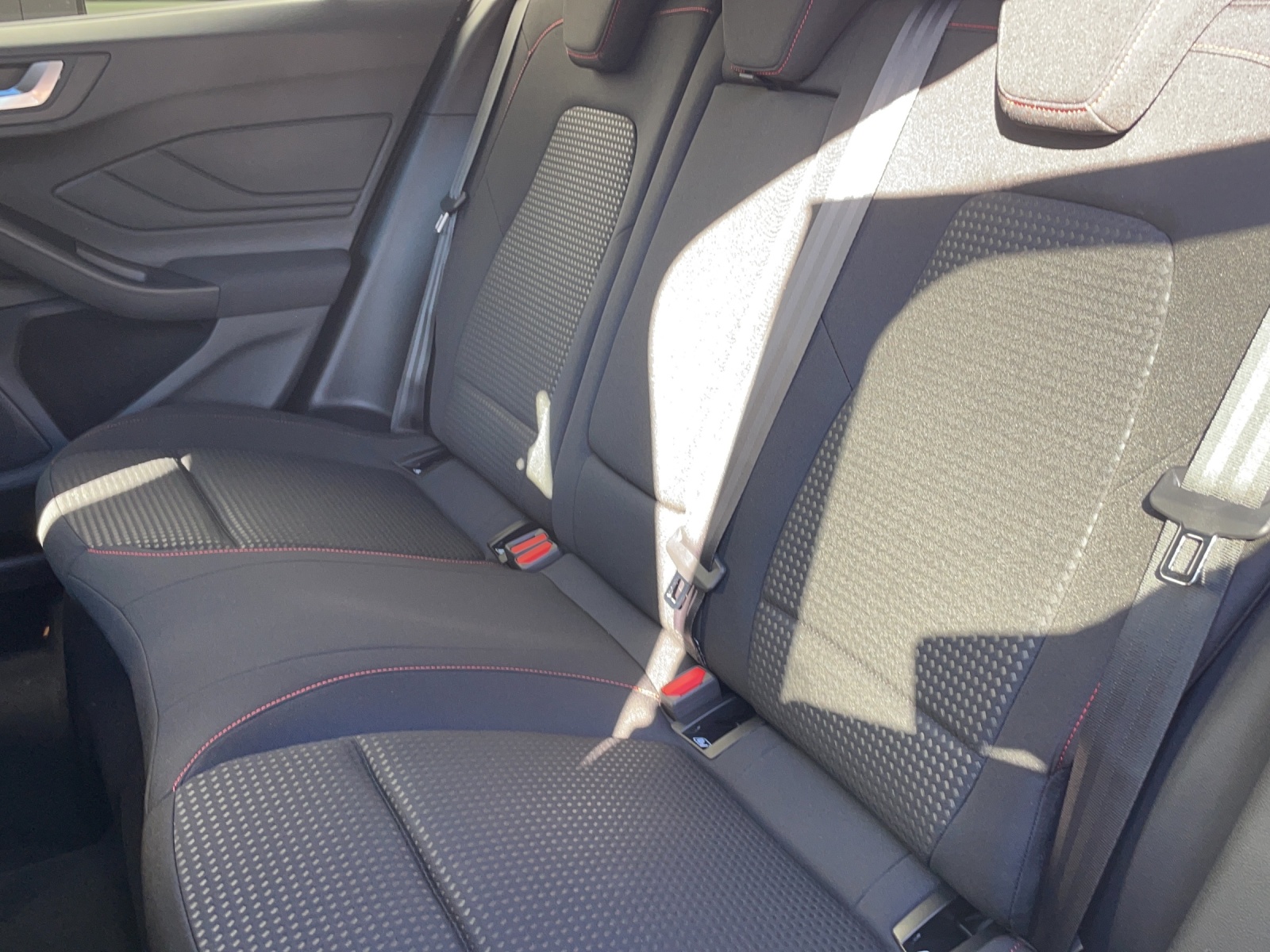 FORD Focus 1.0i EcoB Hybrid 155 ST-Line Style-image-9