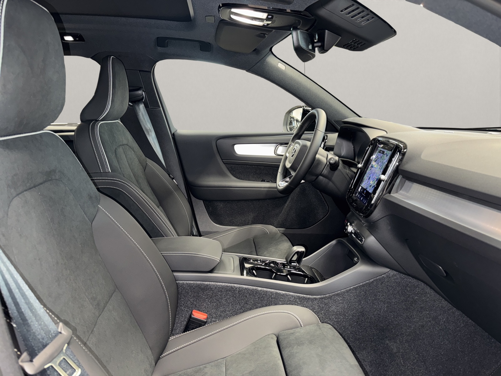VOLVO XC40 2.0 B4 MH Ultra Dark-image-11