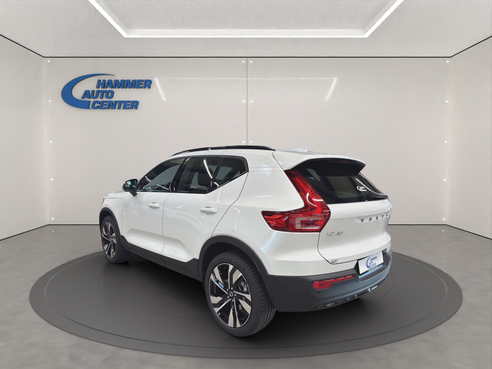 VOLVO XC40 2.0 B4 MH Ultra Dark-image-2