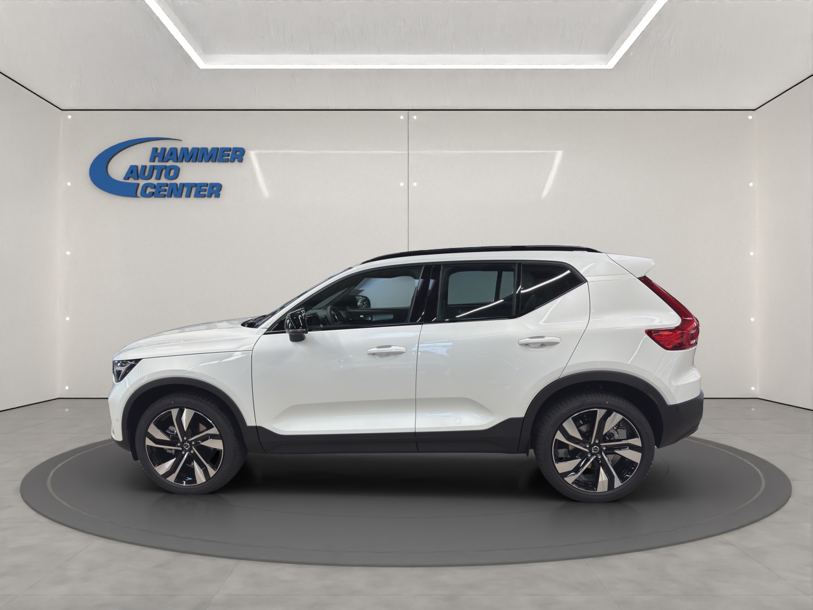 VOLVO XC40 2.0 B4 MH Ultra Dark-image-1