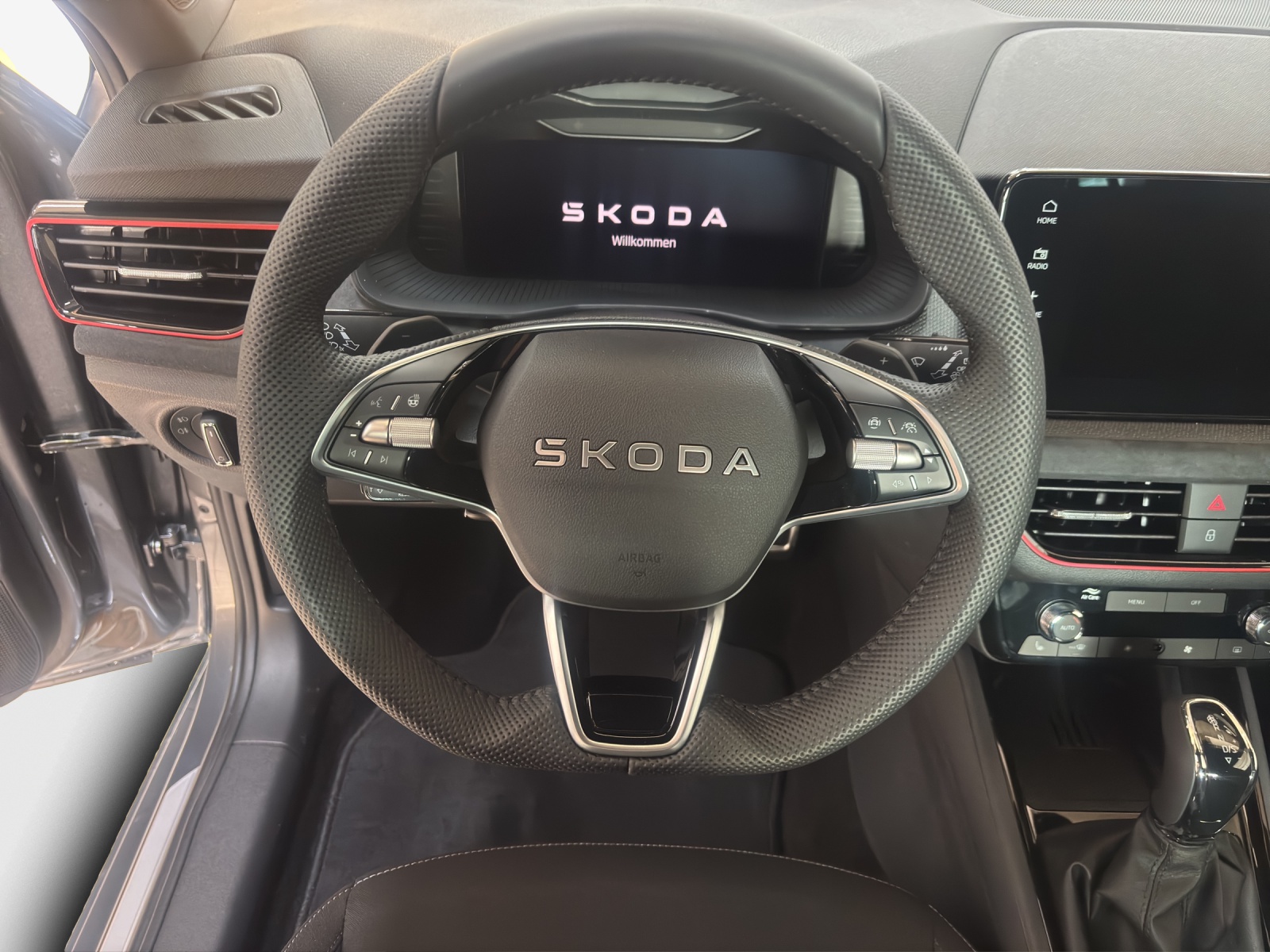 SKODA Kamiq 1.5 TSI Dynamic DSG-image-9