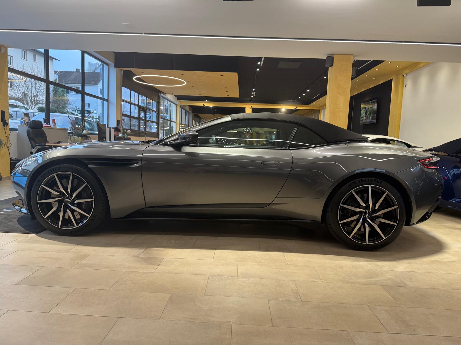 ASTON MARTIN DB11 V8 Volante Touchtronic 3-image-6