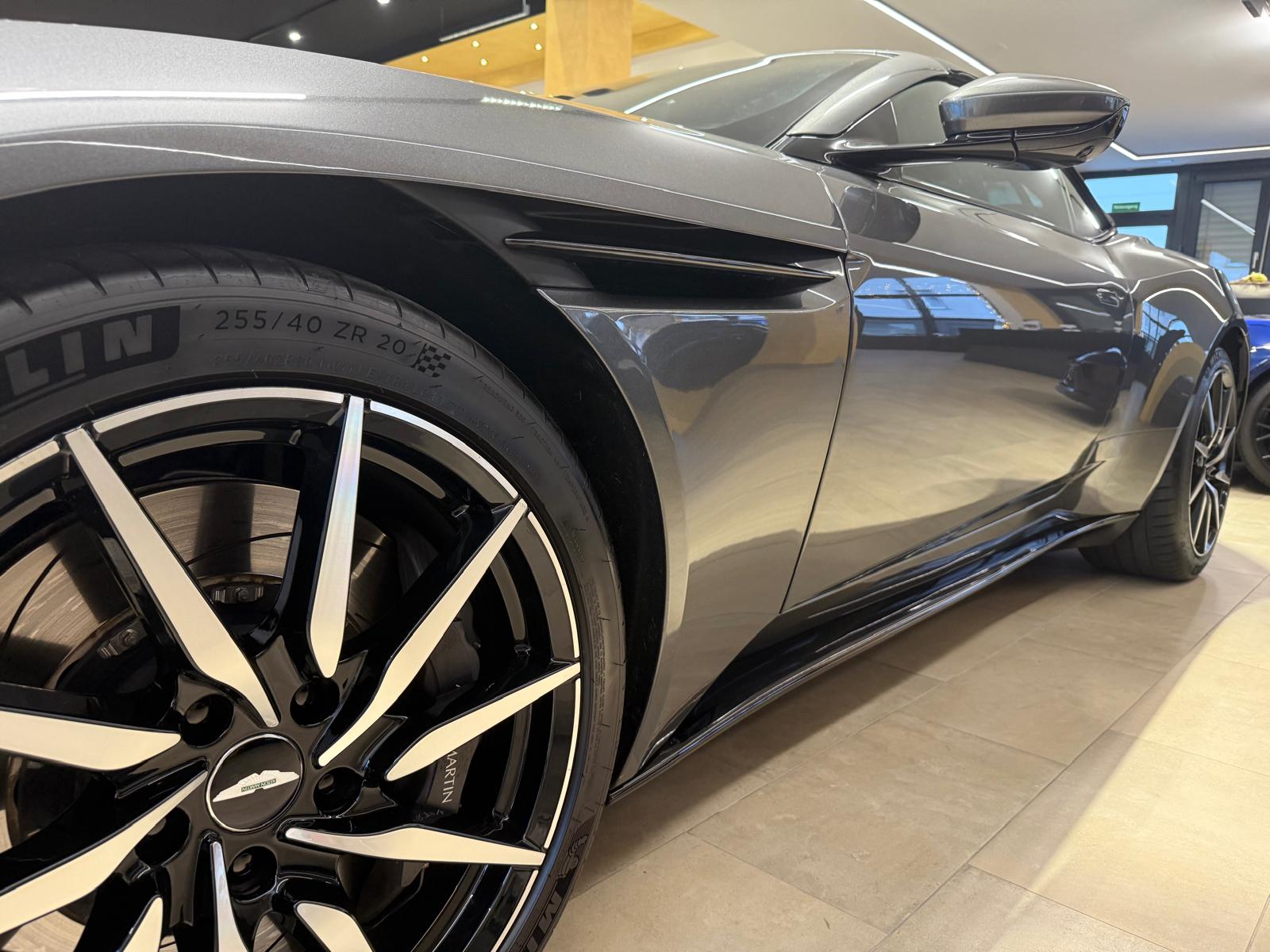 ASTON MARTIN DB11 V8 Volante Touchtronic 3-showroom-element-3