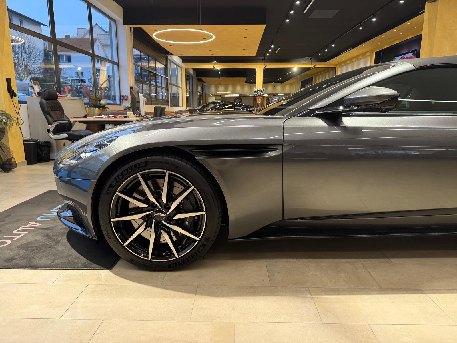 ASTON MARTIN DB11 V8 Volante Touchtronic 3-image-4