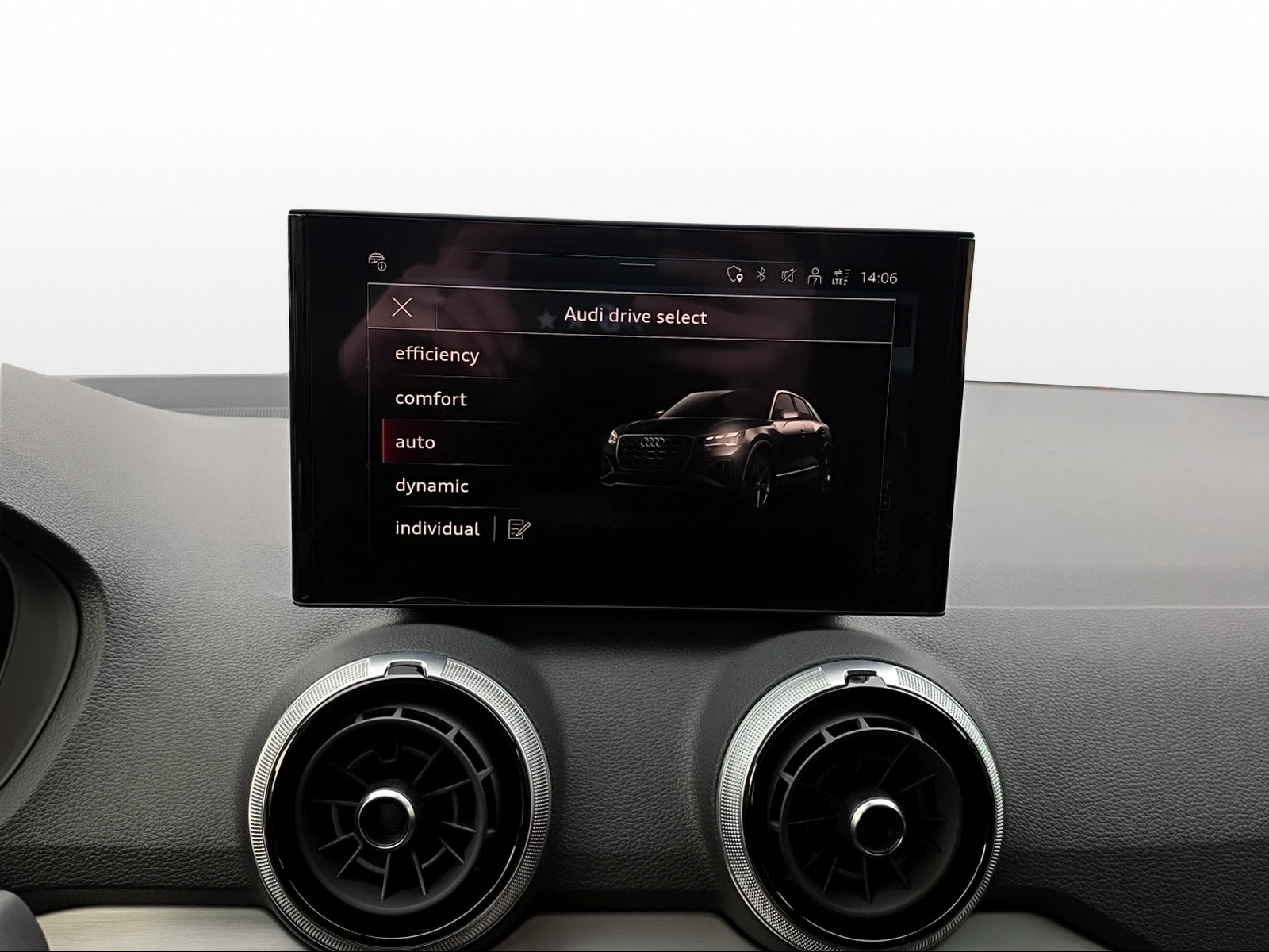 AUDI Q2 40 TFSI advanced Attraction quattro S-tronic-image-8