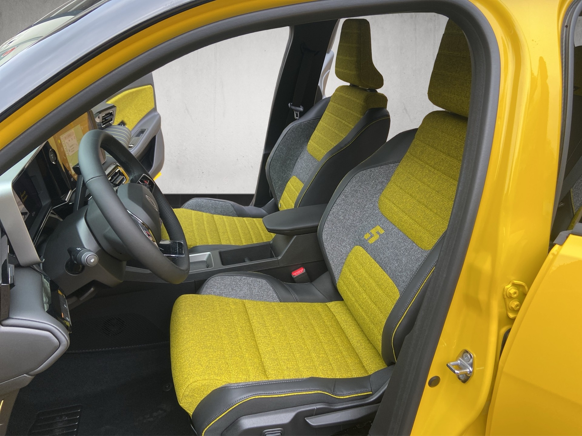 RENAULT R5 E-Tech Comfort Range 52 kWh Iconic Five-image-8