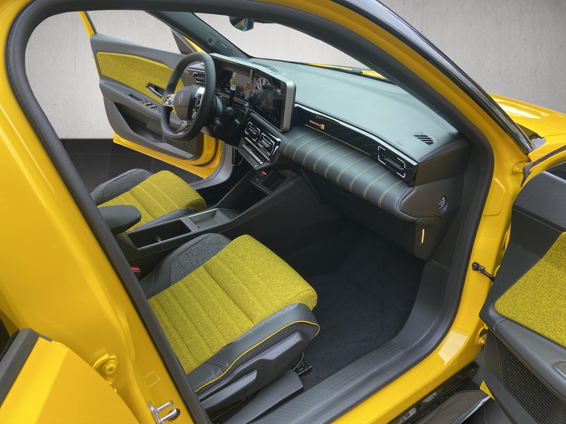 RENAULT R5 E-Tech Comfort Range 52 kWh Iconic Five-image-12