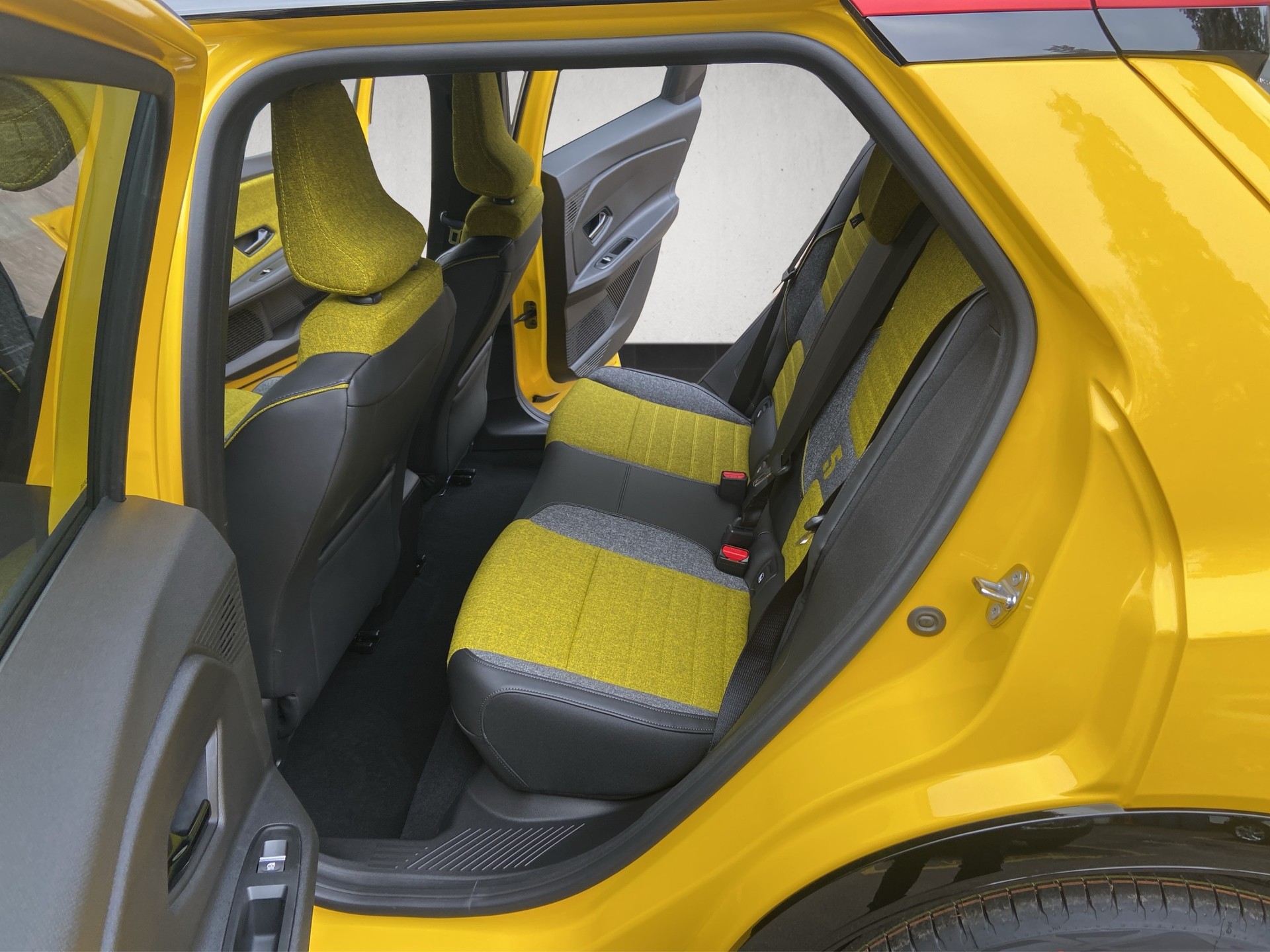 RENAULT R5 E-Tech Comfort Range 52 kWh Iconic Five-image-9