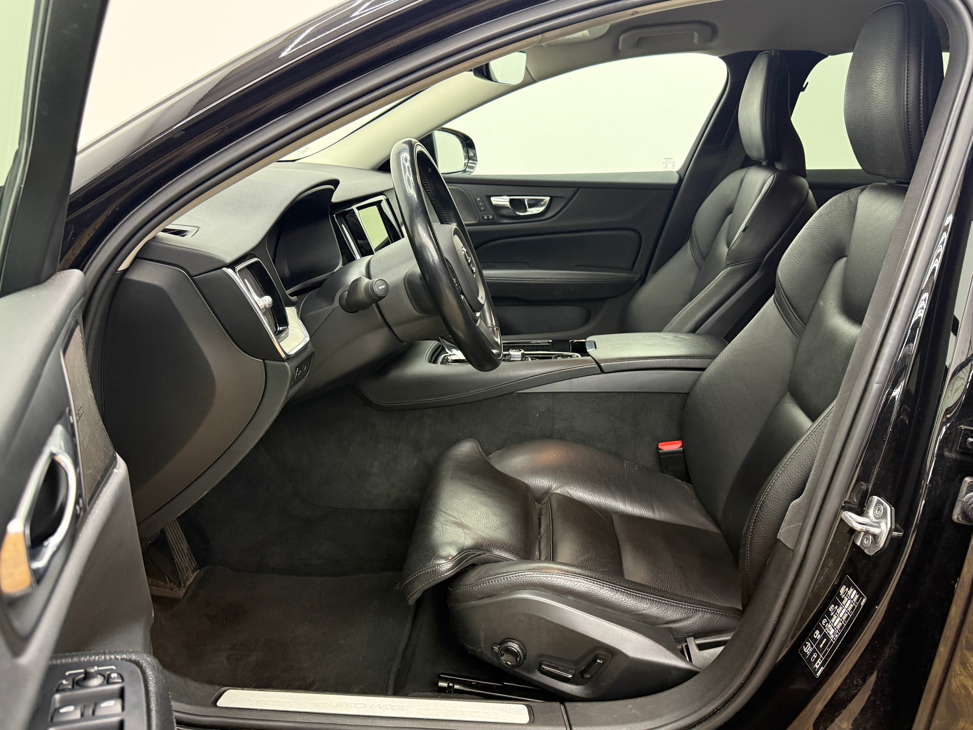 VOLVO V60 T6 eAWD Twin Engine Inscription Geartronic-image-18