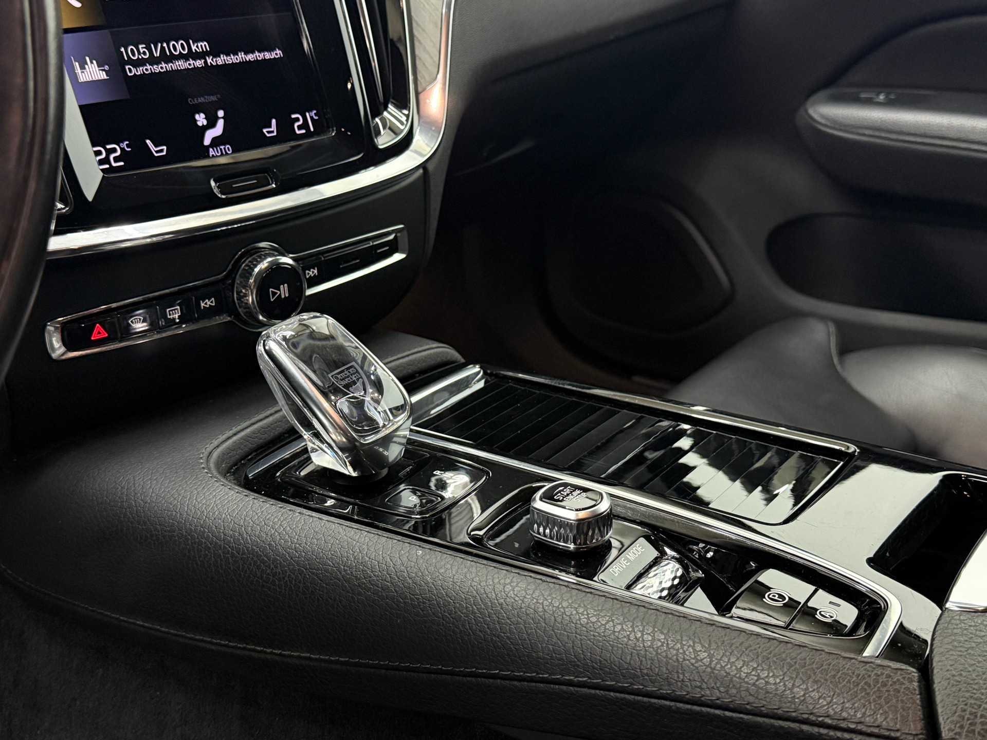 VOLVO V60 T6 eAWD Twin Engine Inscription Geartronic-image-28