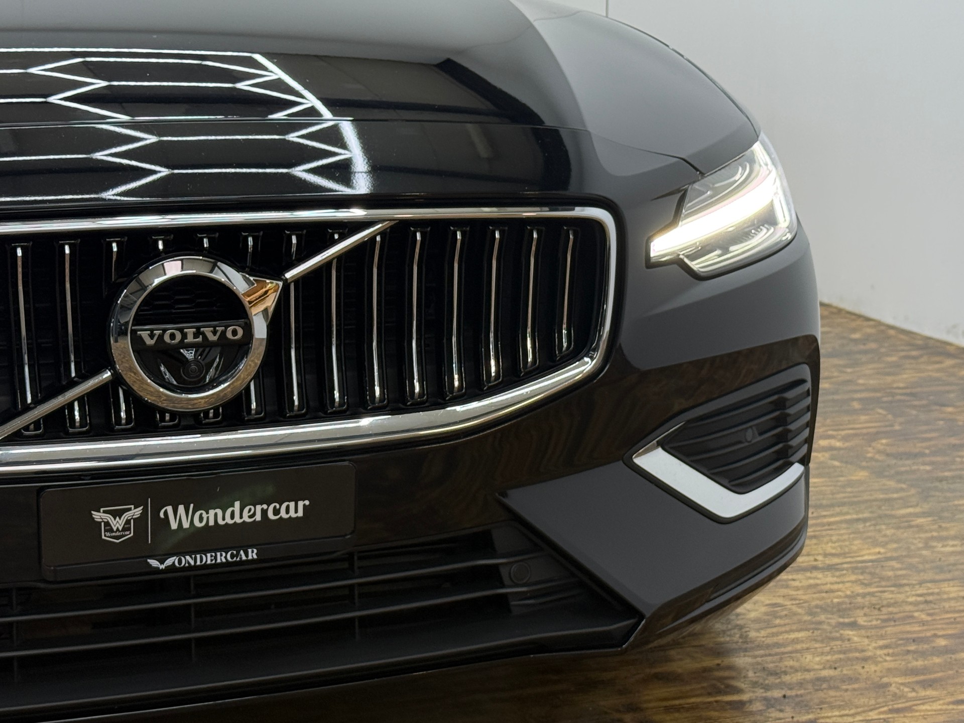 VOLVO V60 T6 eAWD Twin Engine Inscription Geartronic-showroom-element-3