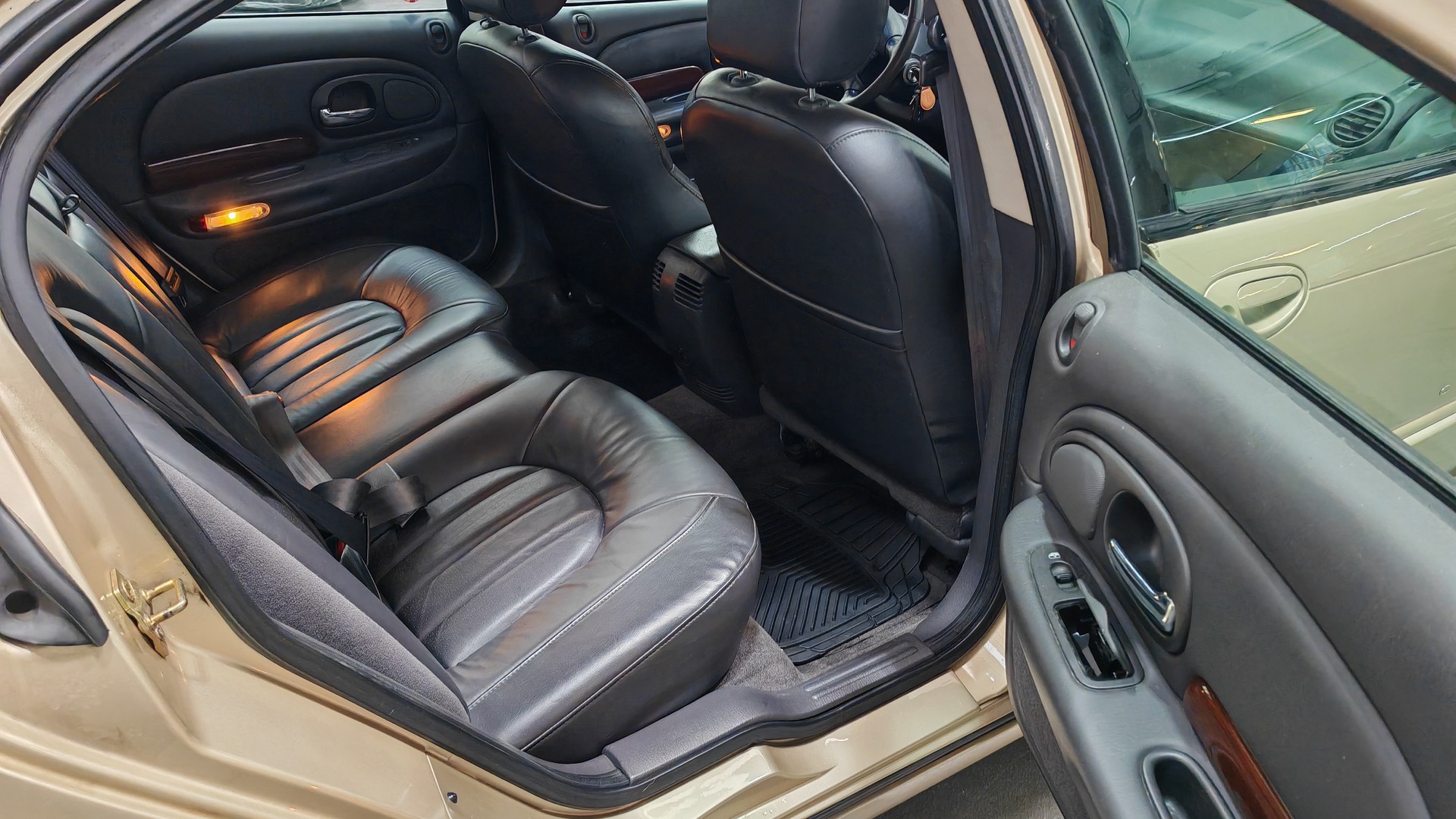 CHRYSLER 300M-image-13