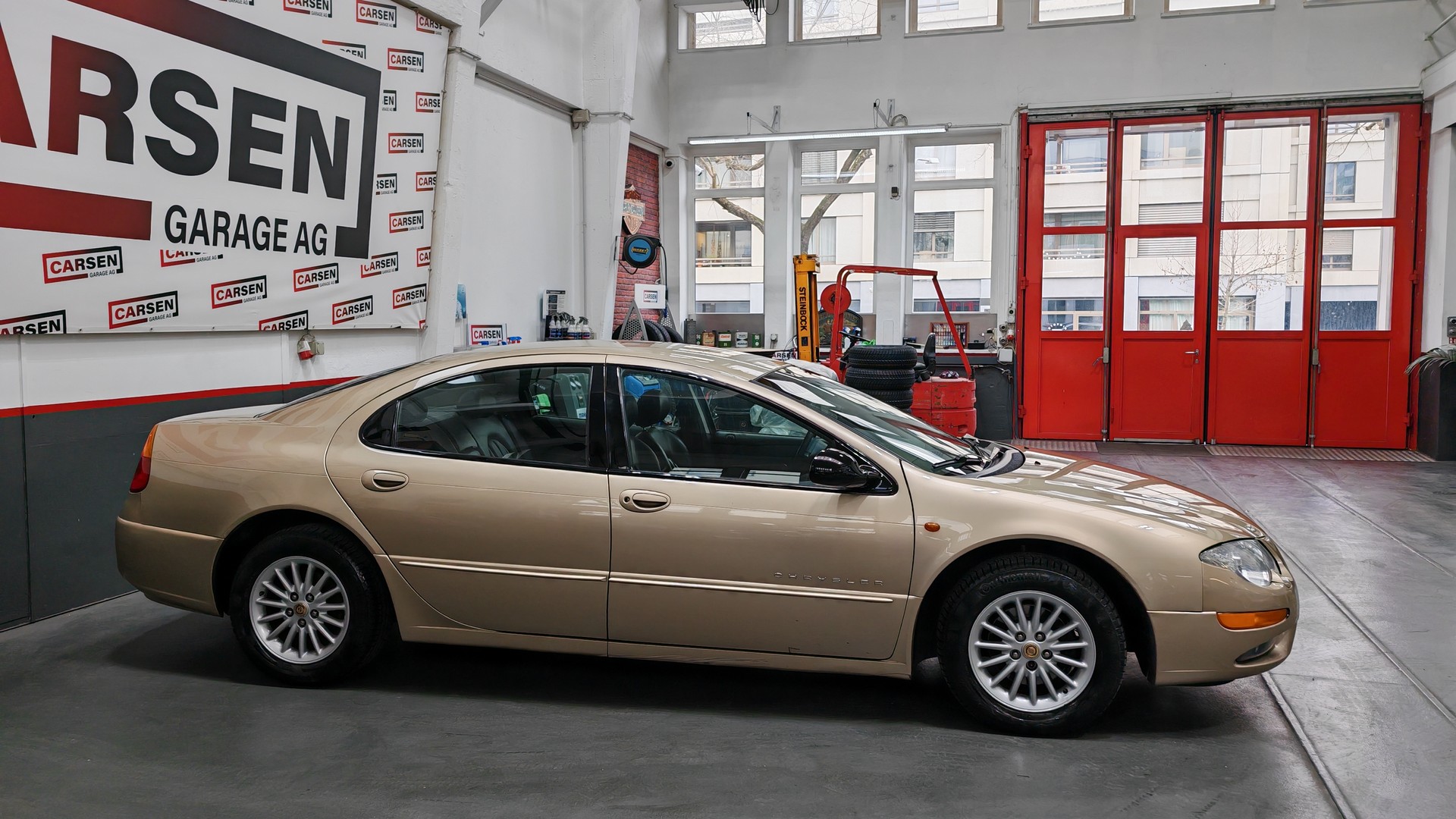 CHRYSLER 300M-image-2