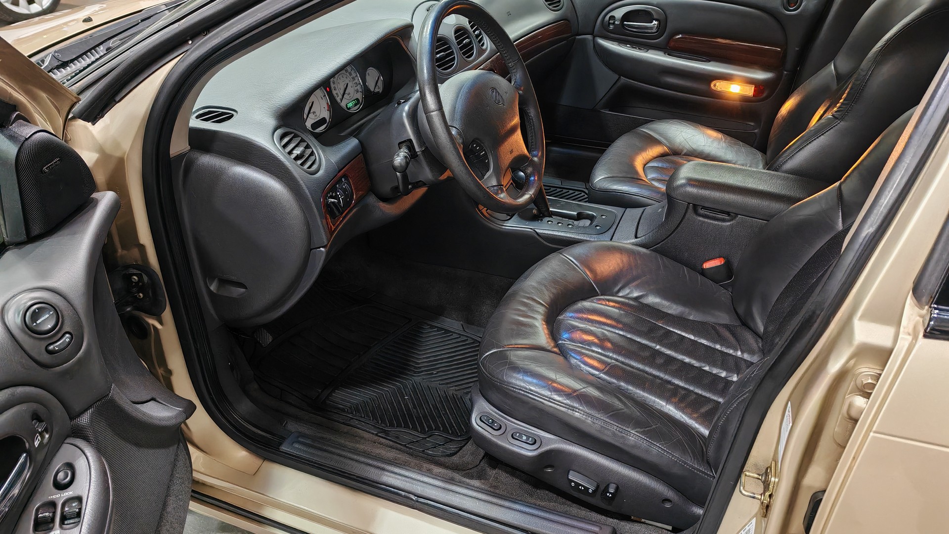 CHRYSLER 300M-image-9