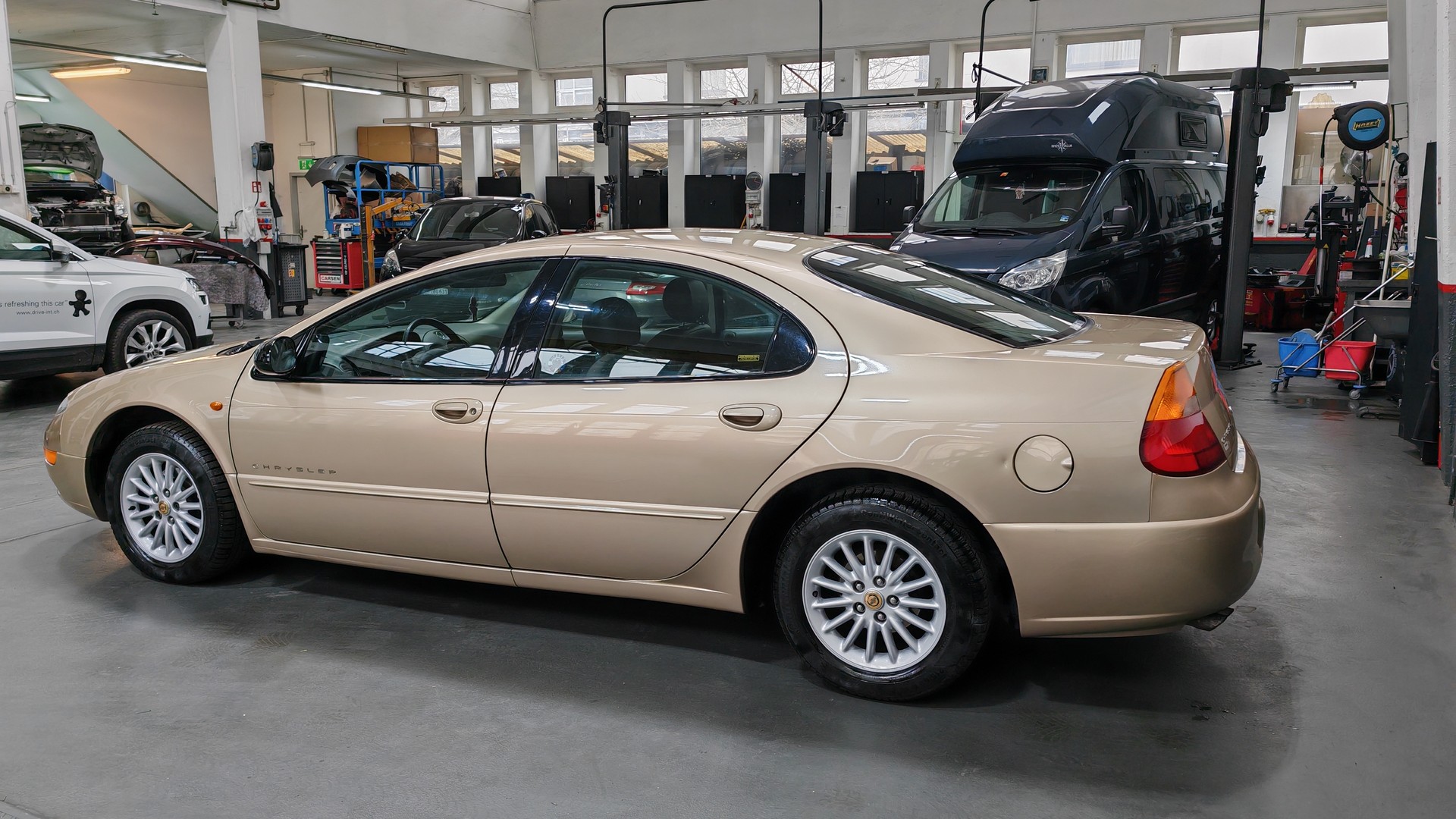 CHRYSLER 300M-image-5