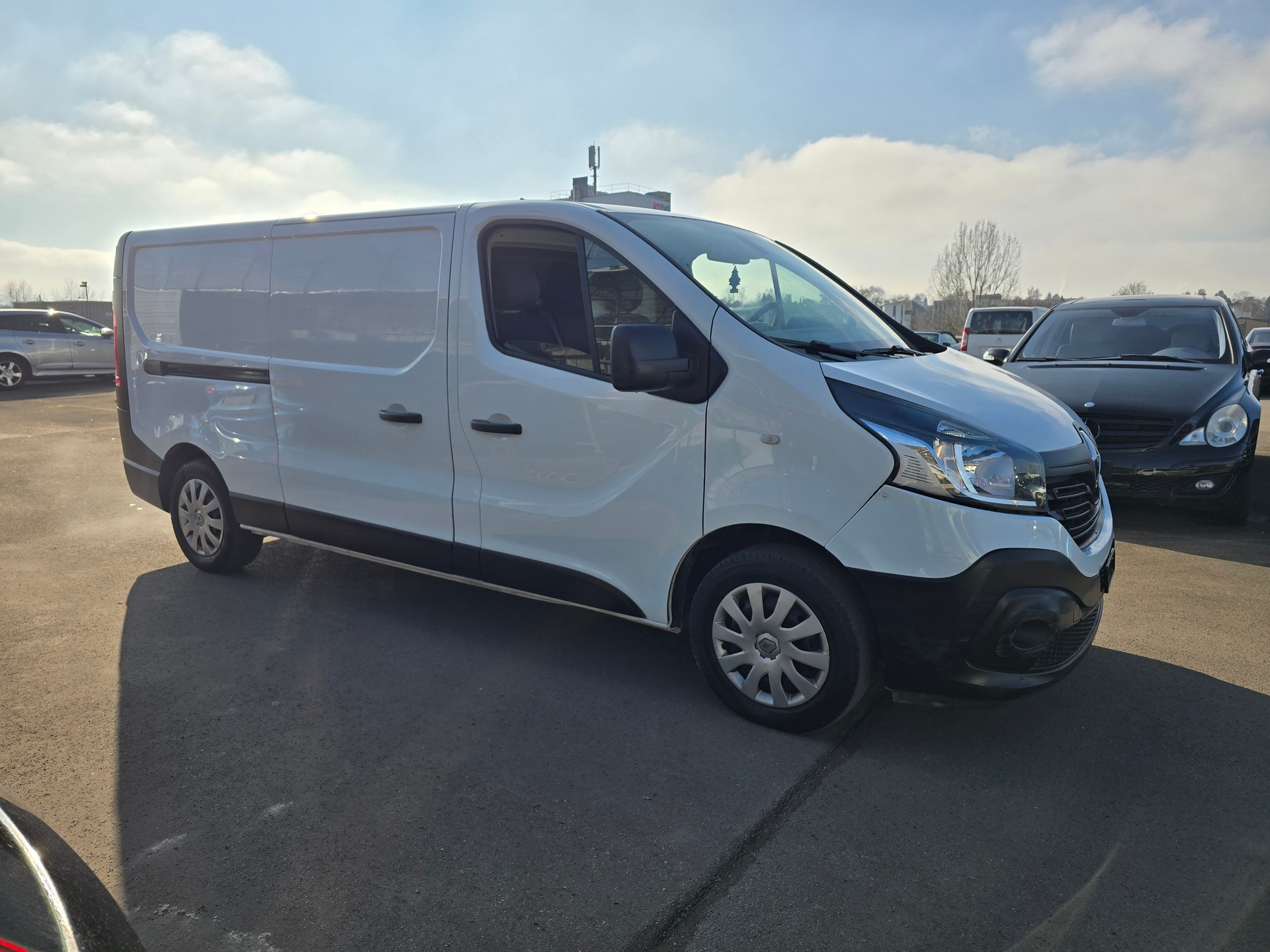 RENAULT Trafic 1.6 ENERGY TwinT. dCi125 2.9t Business L2H1-image-2
