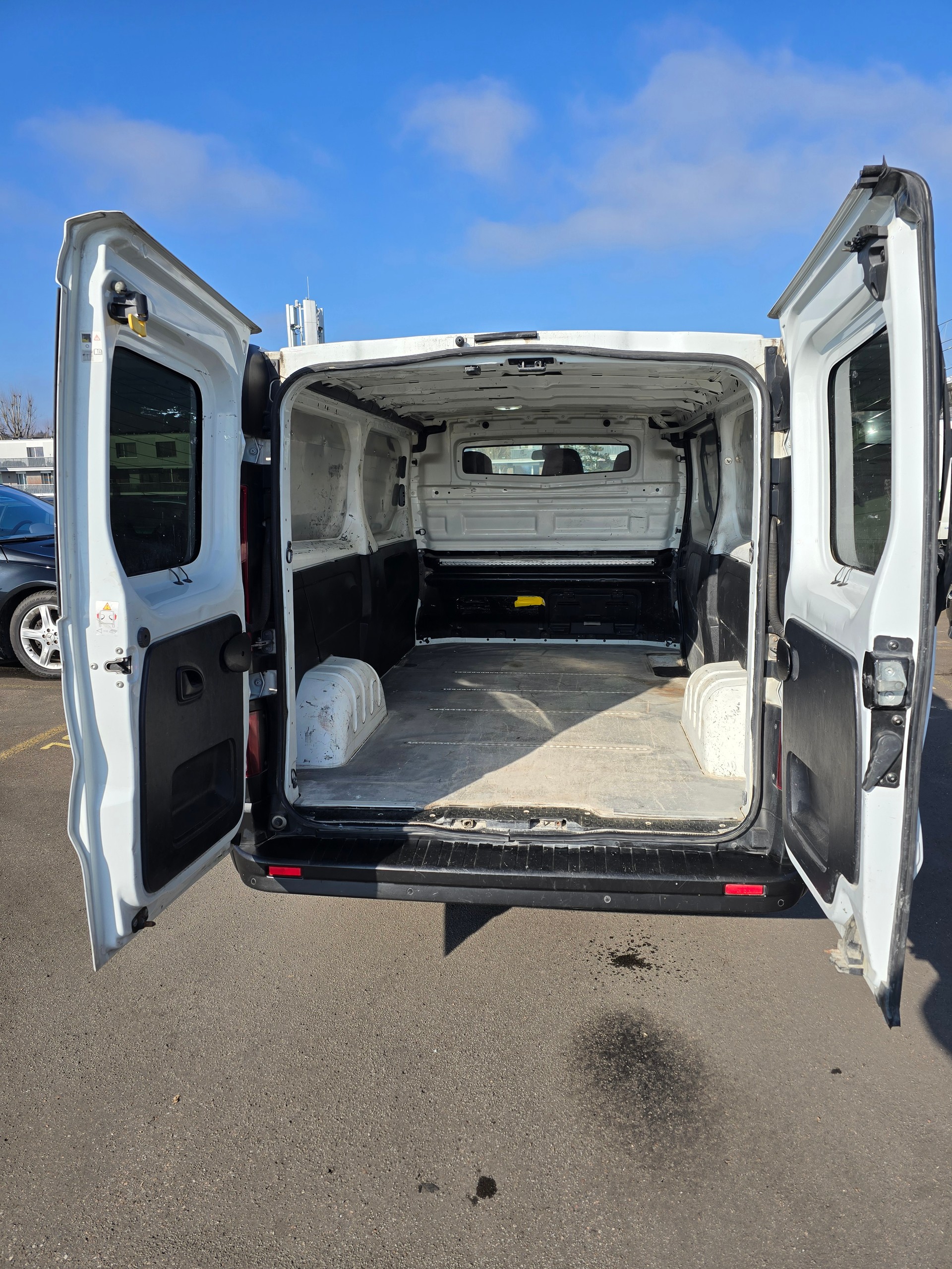 RENAULT Trafic 1.6 ENERGY TwinT. dCi125 2.9t Business L2H1-image-4