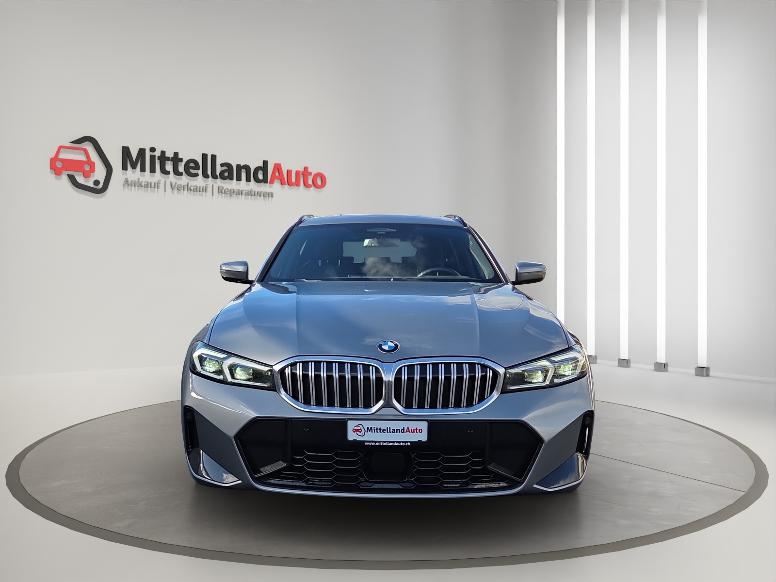 BMW 320d xDrive 48V Touring Steptronic M Sport-image-1