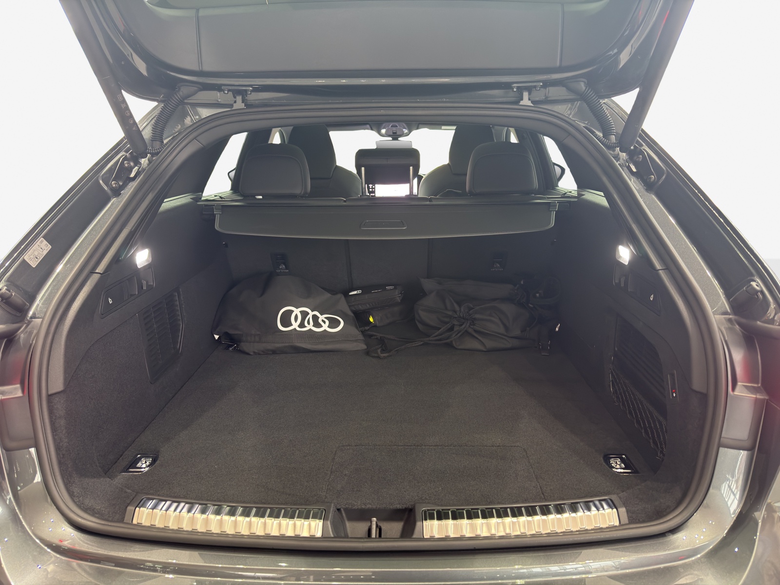 AUDI A5 Avant e-hybrid quattro 270 kW S tronic-image-12