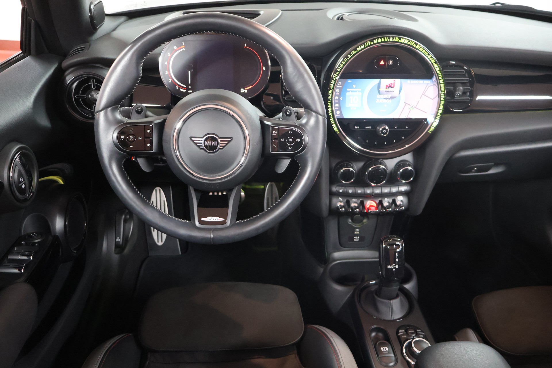 MINI Cooper John Cooper Works Cabriolet Steptronic-image-9