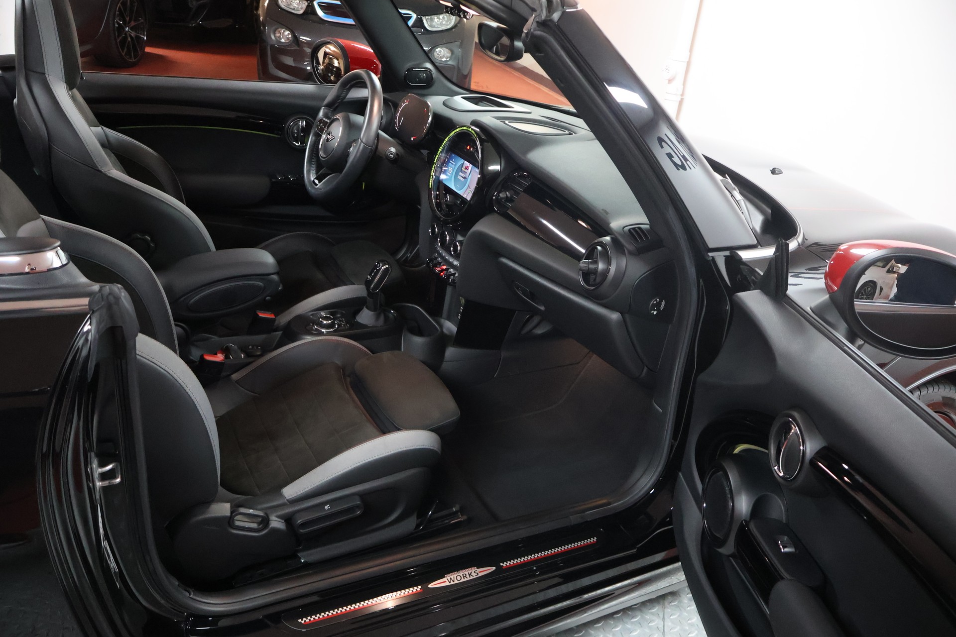 MINI Cooper John Cooper Works Cabriolet Steptronic-image-15