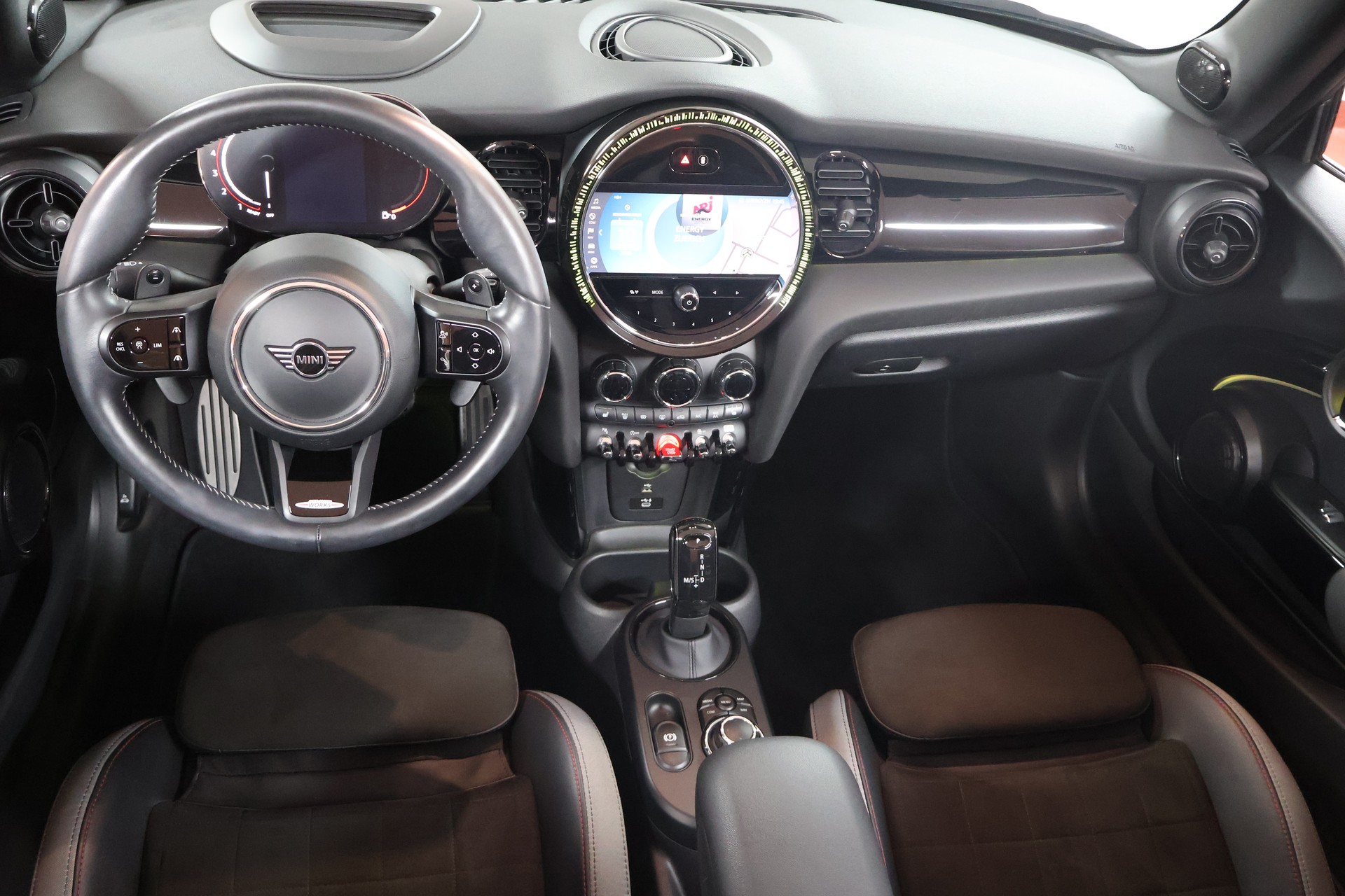 MINI Cooper John Cooper Works Cabriolet Steptronic-image-10