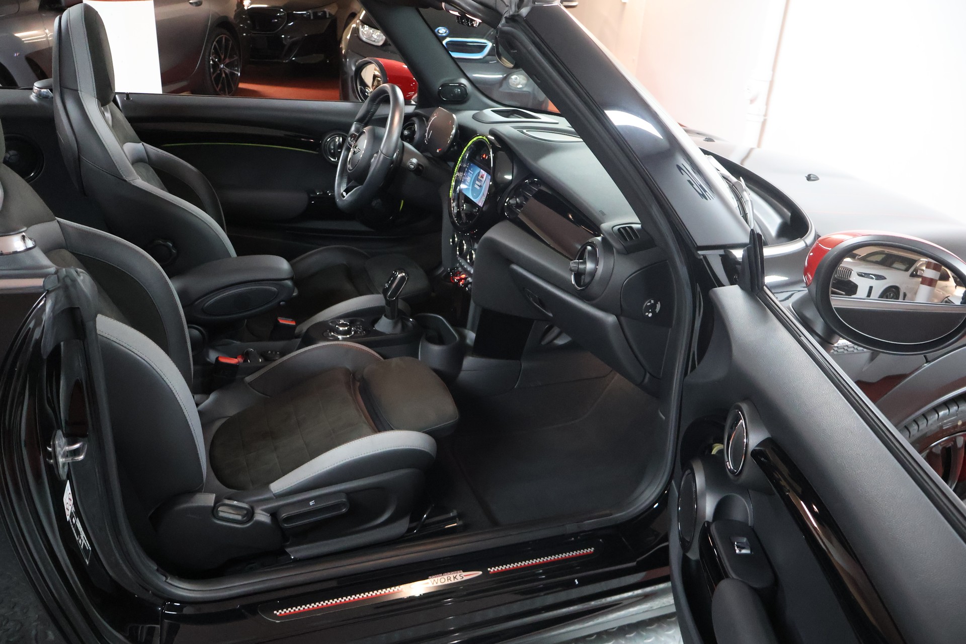 MINI Cooper John Cooper Works Cabriolet Steptronic-image-13