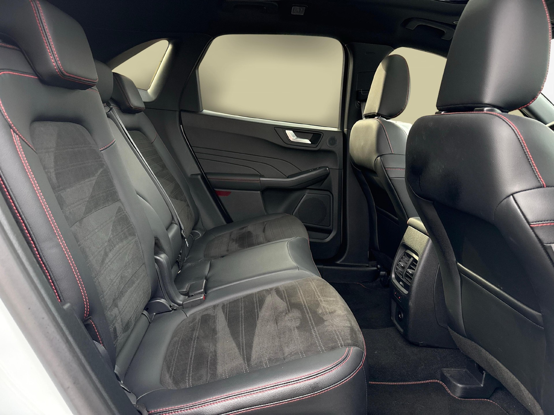 FORD Kuga 2.5 Plug-in Hybrid ST-Line X-image-19