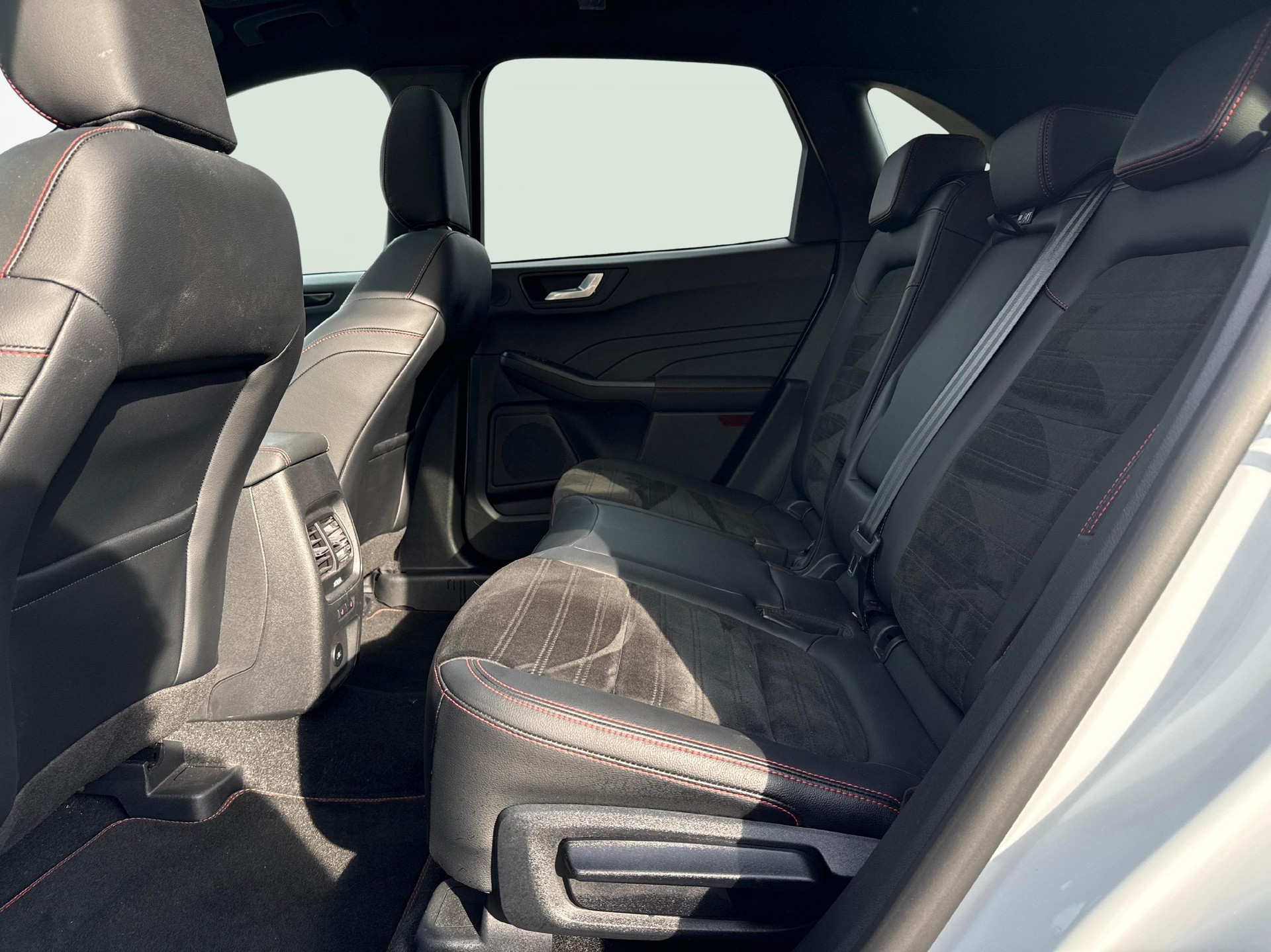 FORD Kuga 2.5 Plug-in Hybrid ST-Line X-image-18