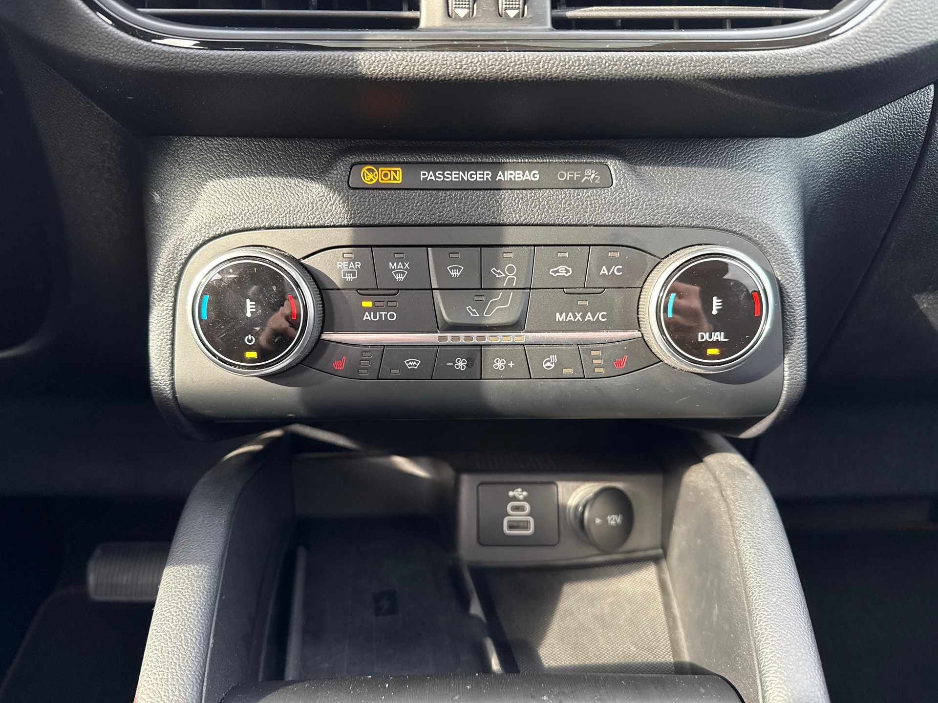 FORD Kuga 2.5 Plug-in Hybrid ST-Line X-image-17