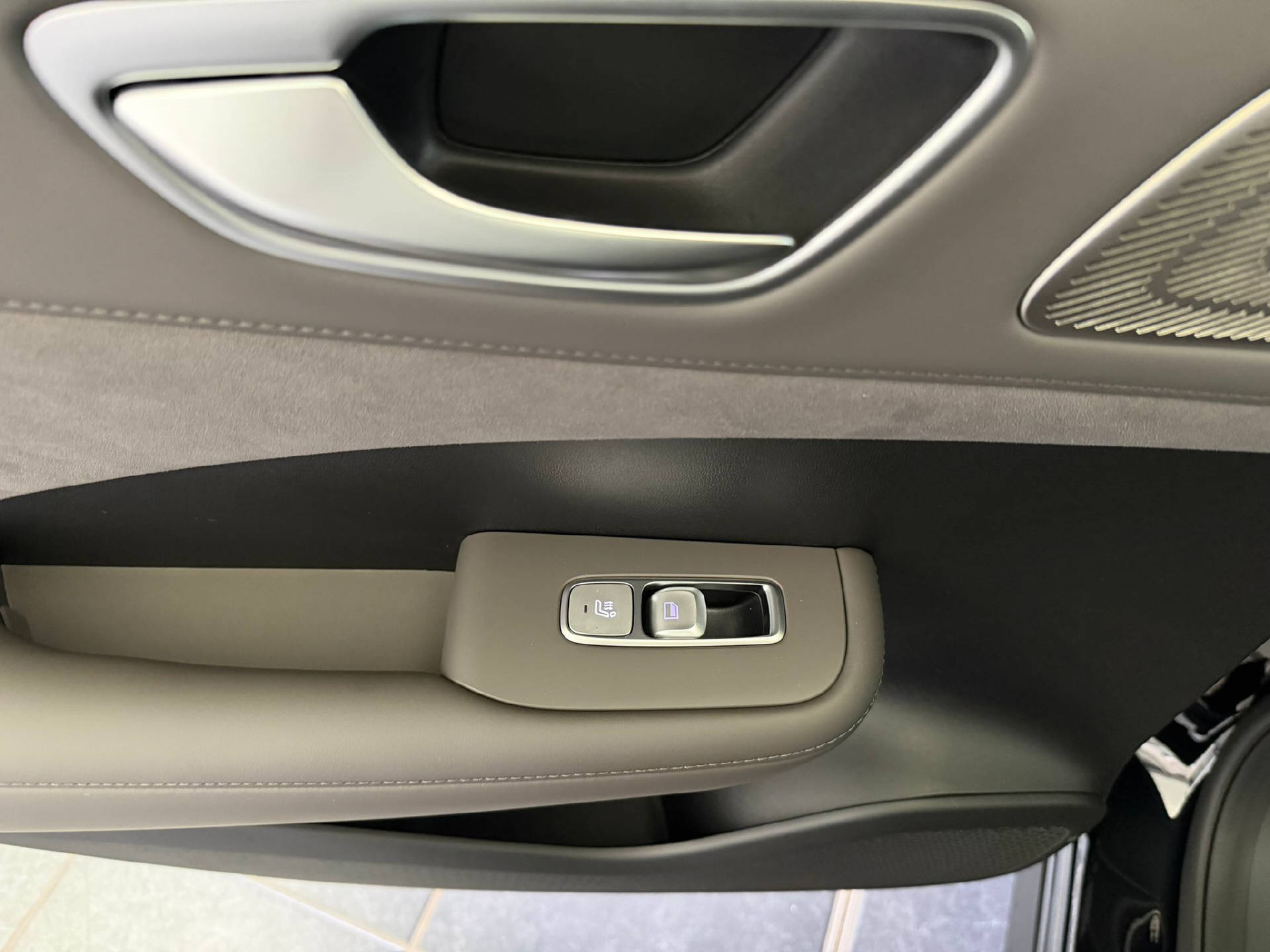 MG S6 EV 77 kWh Luxury 4WD-image-13