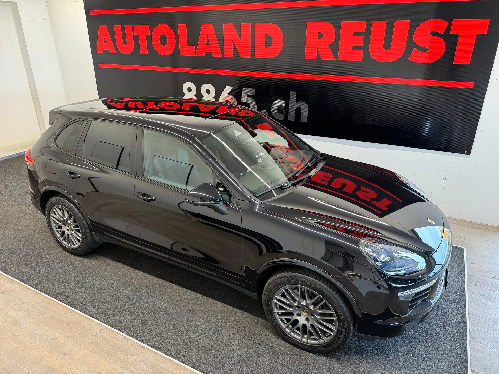 PORSCHE Cayenne Diesel Platinum Edition-image-4