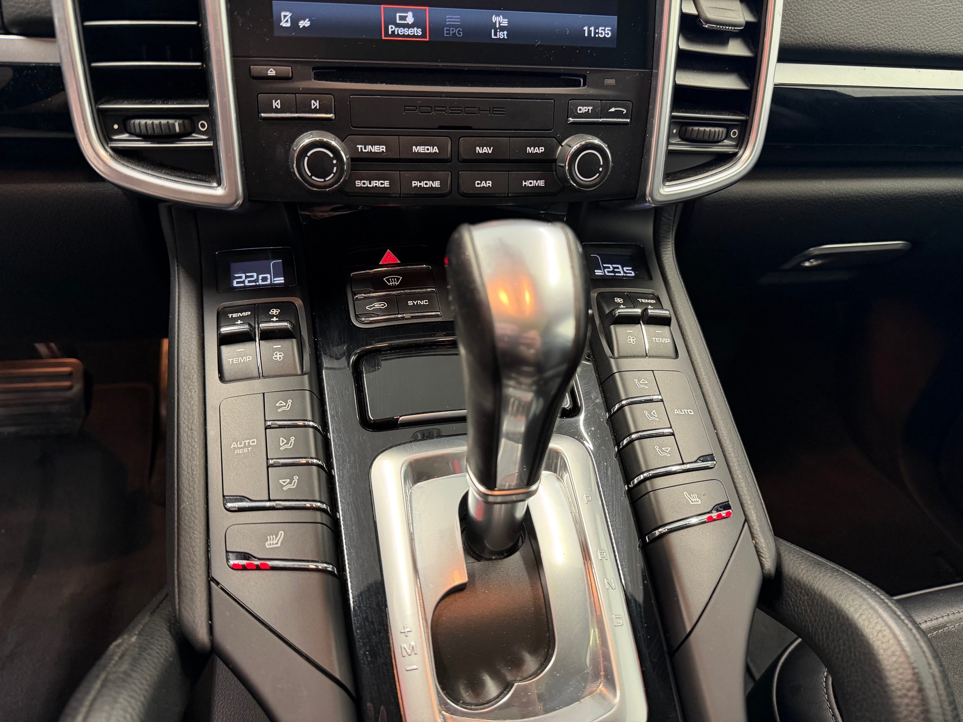 PORSCHE Cayenne Diesel Platinum Edition-image-17