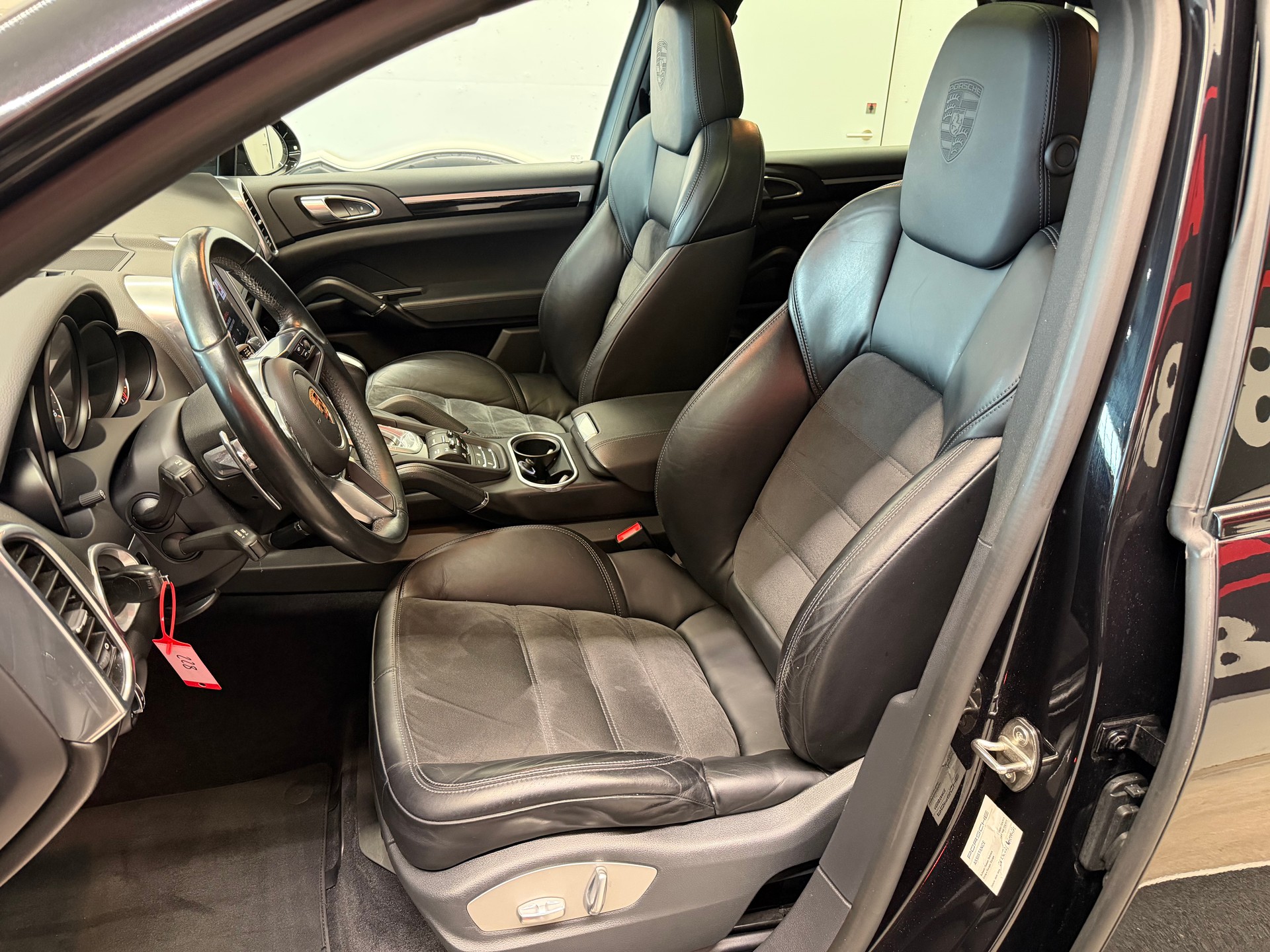 PORSCHE Cayenne Diesel Platinum Edition-image-11