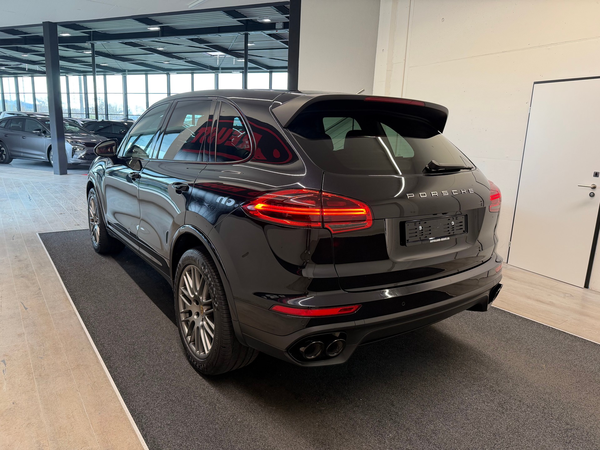 PORSCHE Cayenne Diesel Platinum Edition-image-5