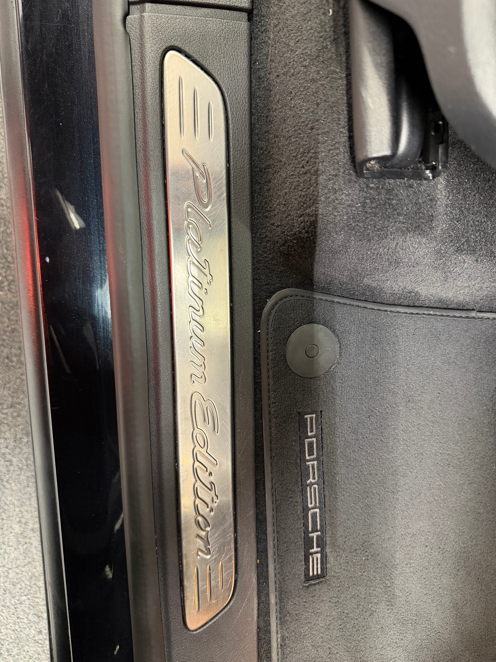 PORSCHE Cayenne Diesel Platinum Edition-image-10
