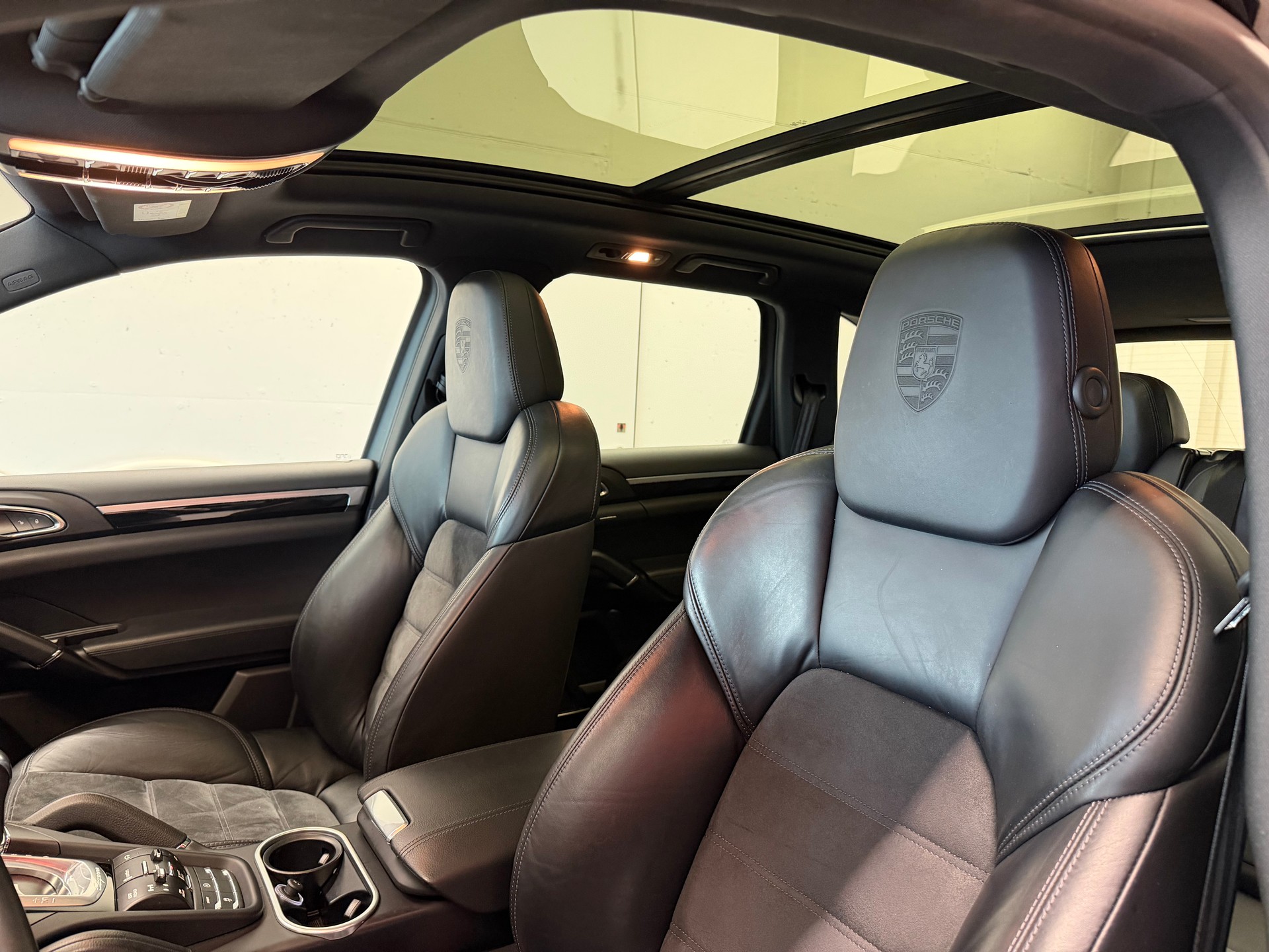 PORSCHE Cayenne Diesel Platinum Edition-image-12
