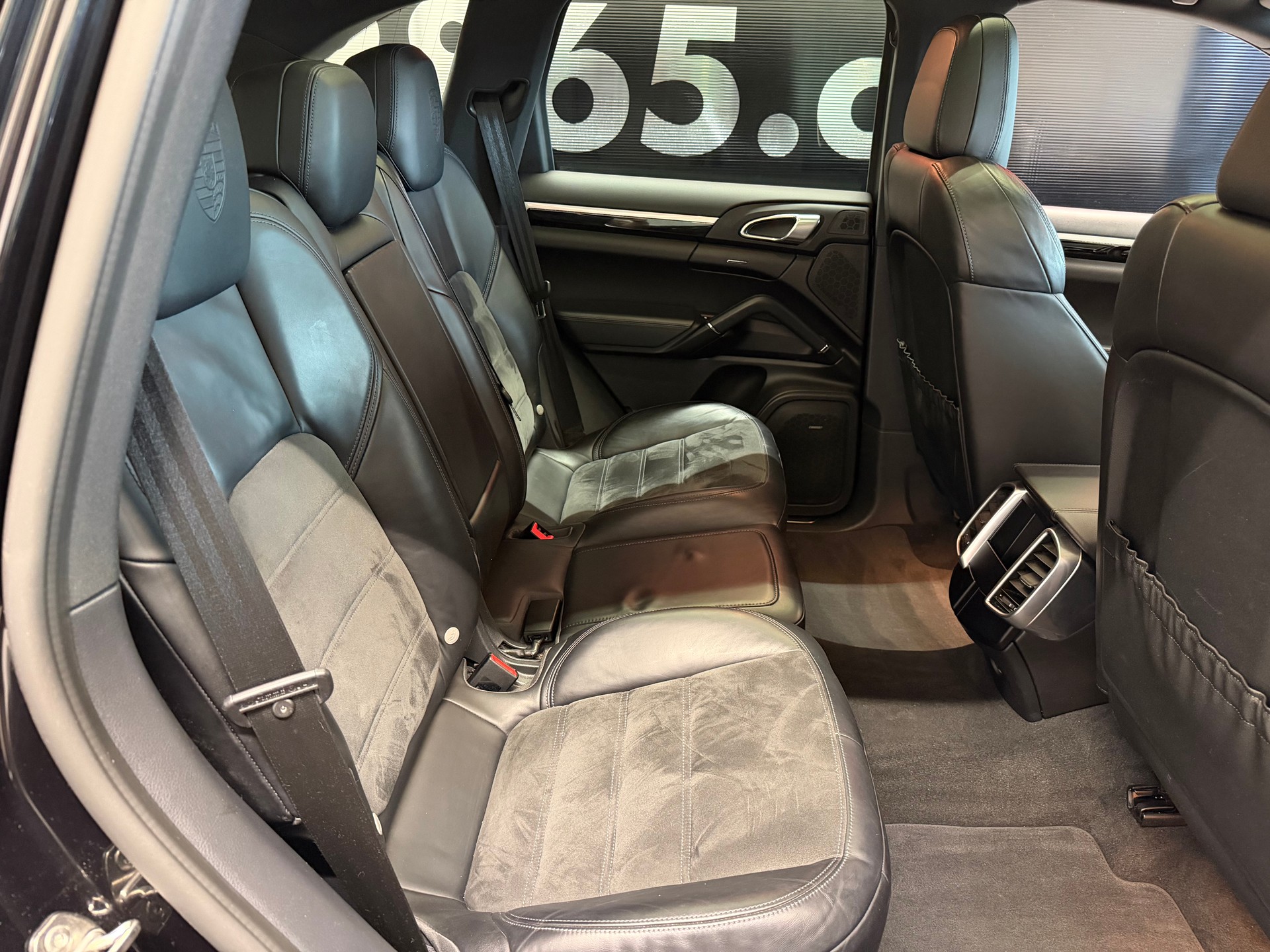 PORSCHE Cayenne Diesel Platinum Edition-image-23