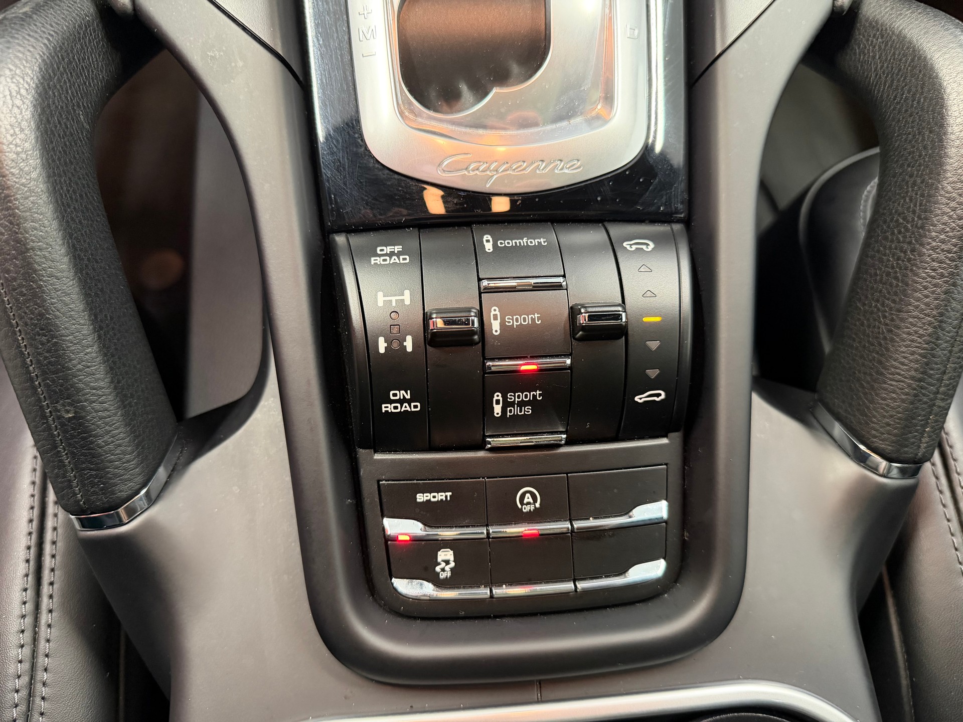 PORSCHE Cayenne Diesel Platinum Edition-image-16