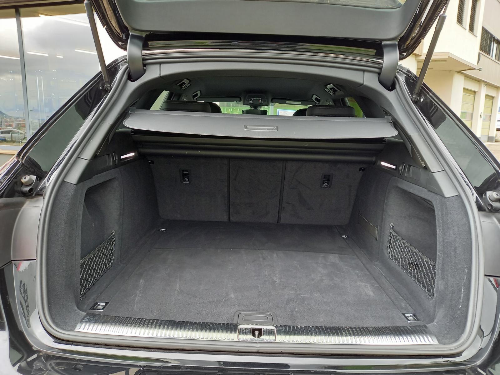 AUDI A4 Avant 40 TDI S line quattro S-tronic-image-13